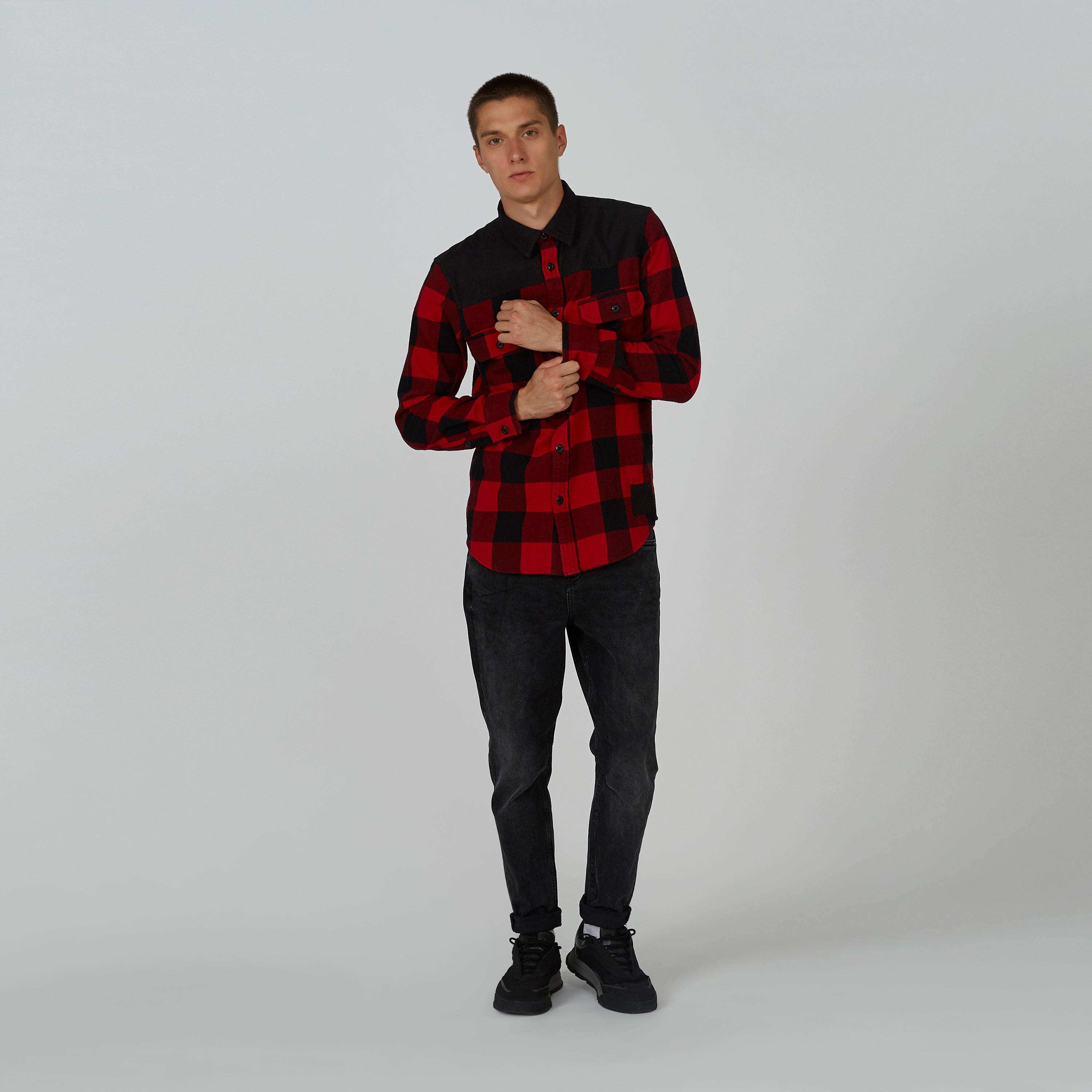 قميص كاروهات بياقة عاديّة وأكمام طويلة-men-clothing-shirts-image-5
