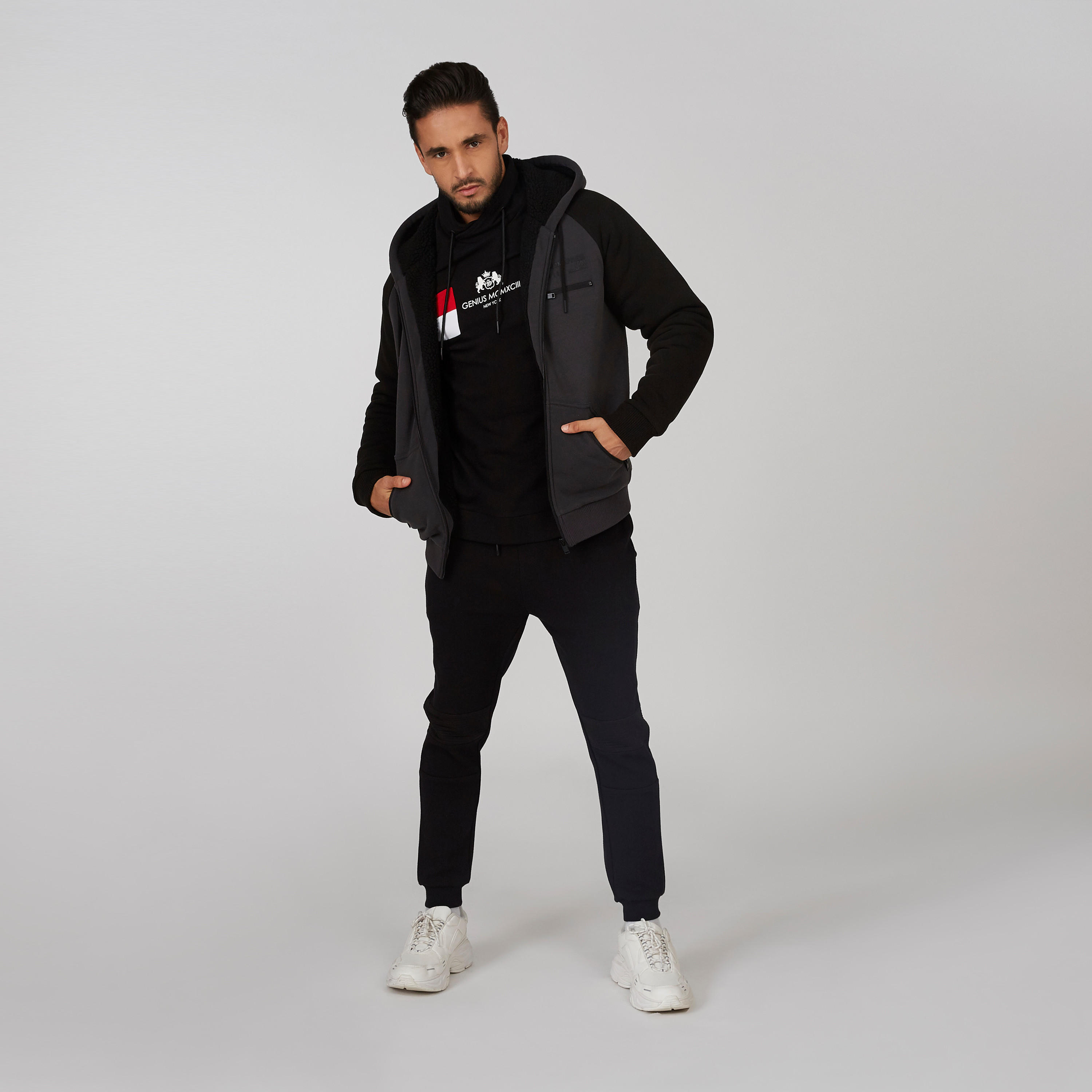 سويت شيرت بقبعة وأكمام طويلة وطبعات-men-winterwear-hoodiesandsweatshirts-image-1
