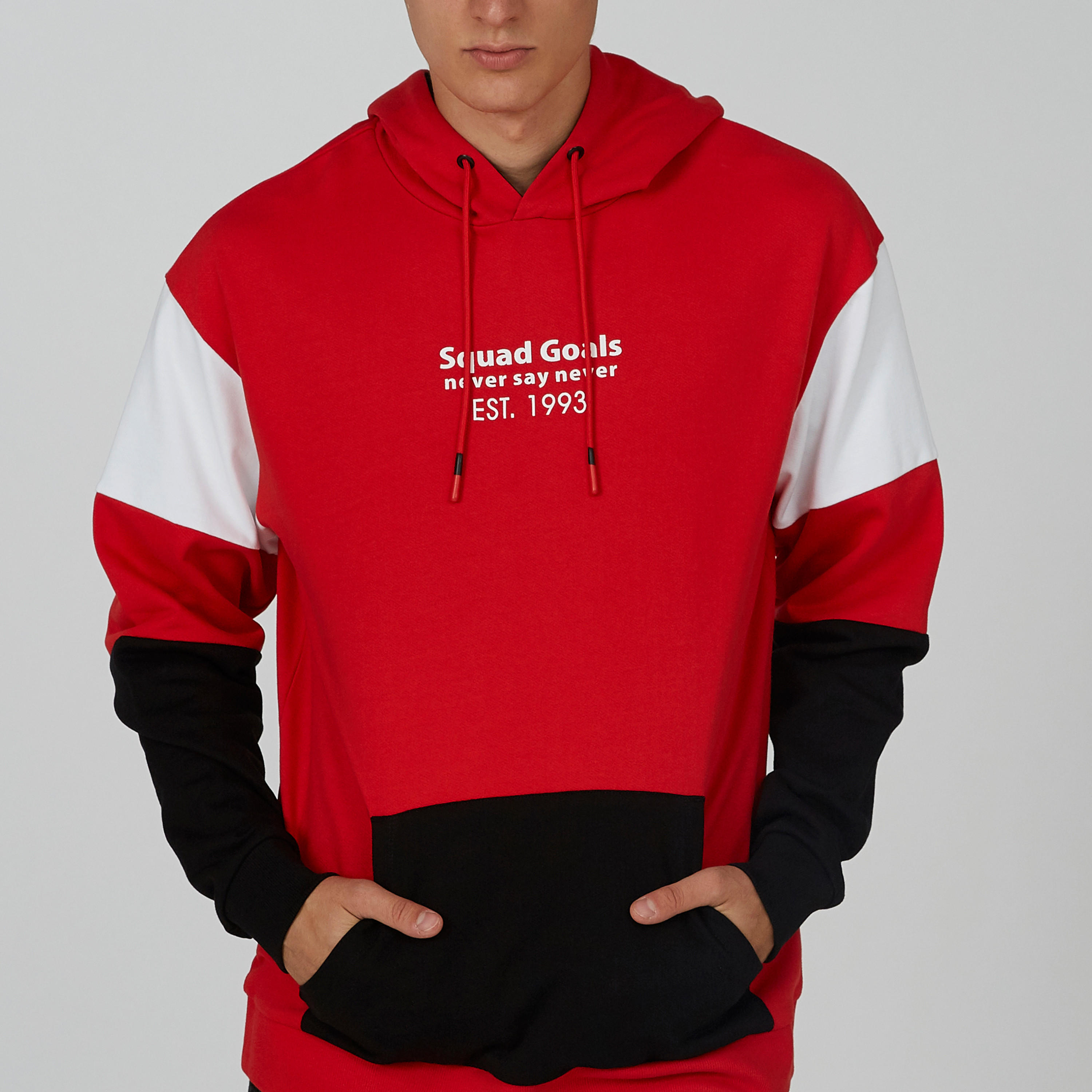 سويت شيرت بقبعة وأكمام طويلة وطبعات-men-winterwear-hoodiesandsweatshirts-image-2