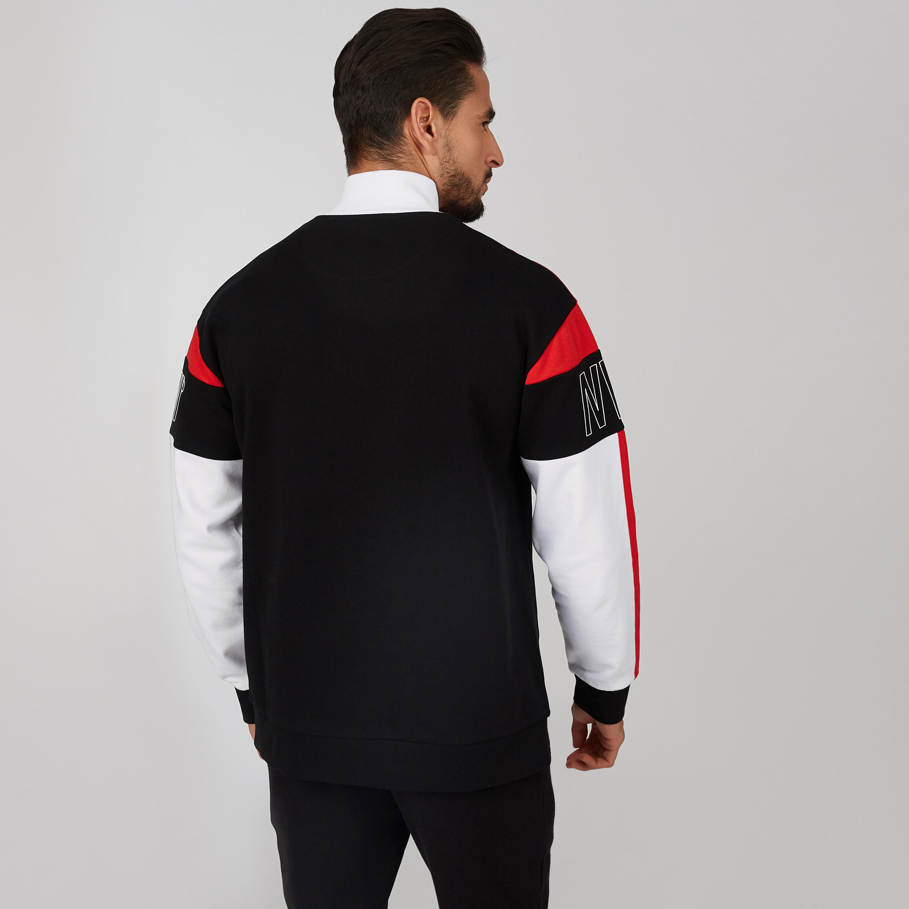 سويت شيرت بياقة عالية وسحّاب وطبعات-men-winterwear-hoodiesandsweatshirts-image-4