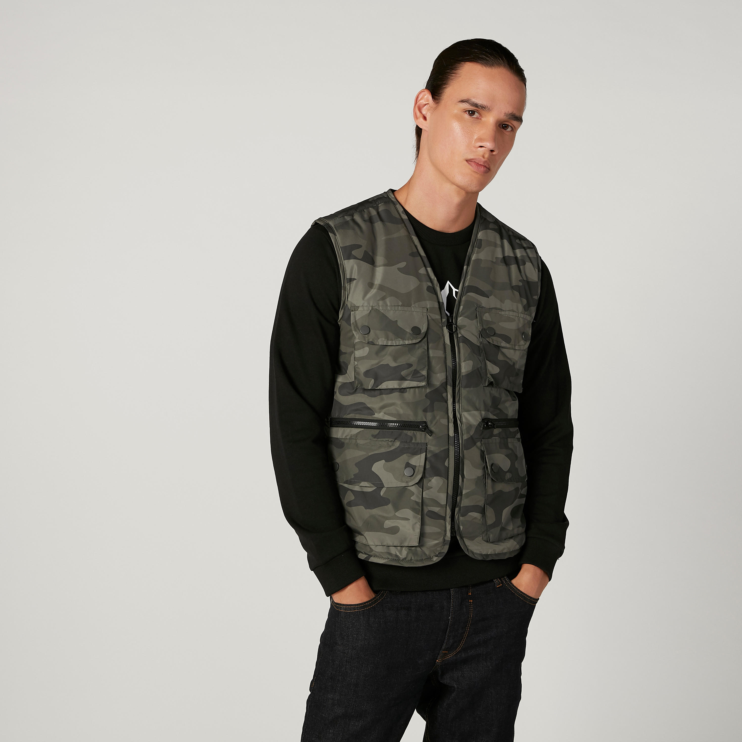 Camouflage Printed Gilet Jacket with Zip Closure and Pockets-men-clothing-jacketsandblazers-jackets-image-1