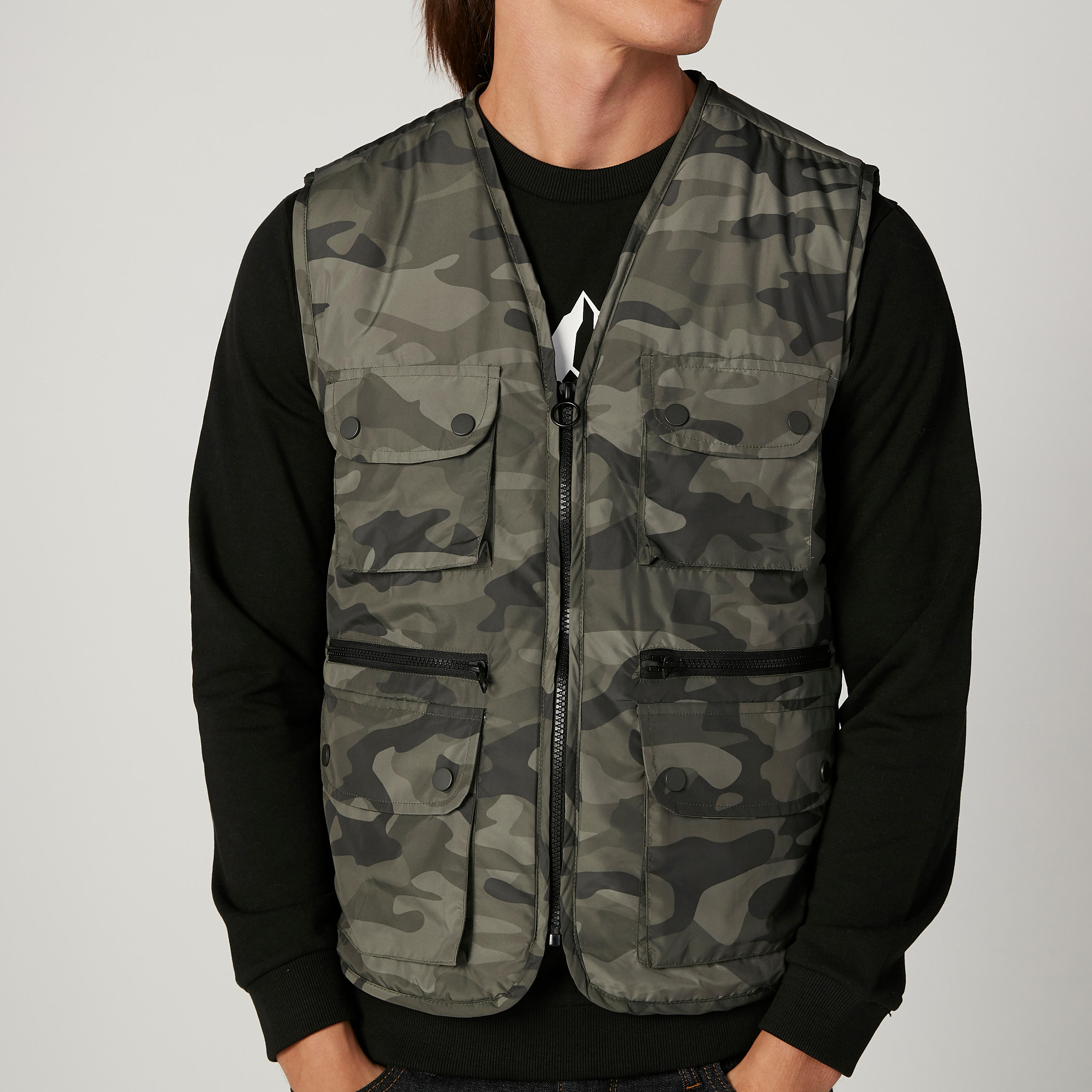 Camouflage Printed Gilet Jacket with Zip Closure and Pockets-men-clothing-jacketsandblazers-jackets-image-3