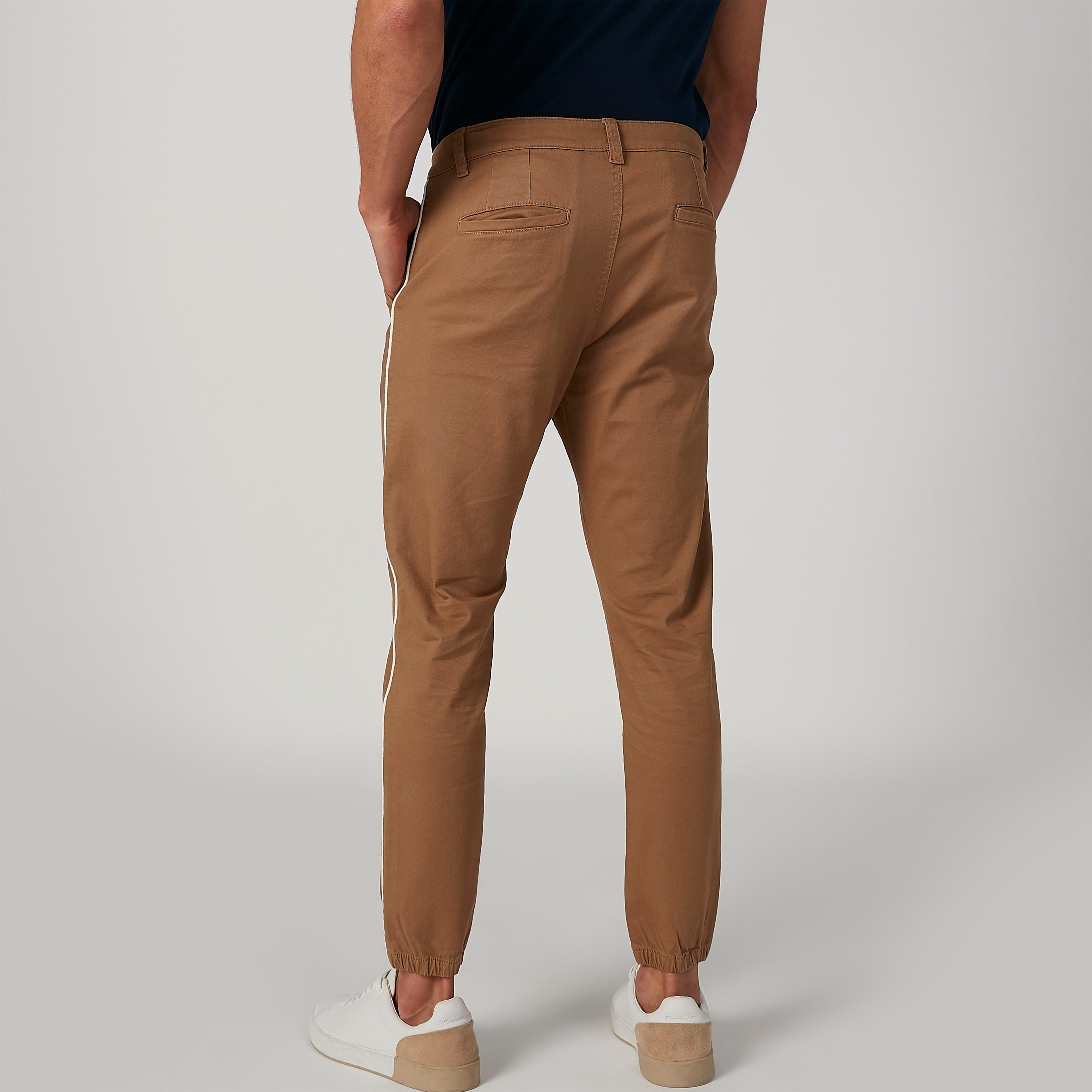 بنطلون رياضي سادة بجيوب وحلقات للحزام-men-clothing-bottoms-joggers-image-2