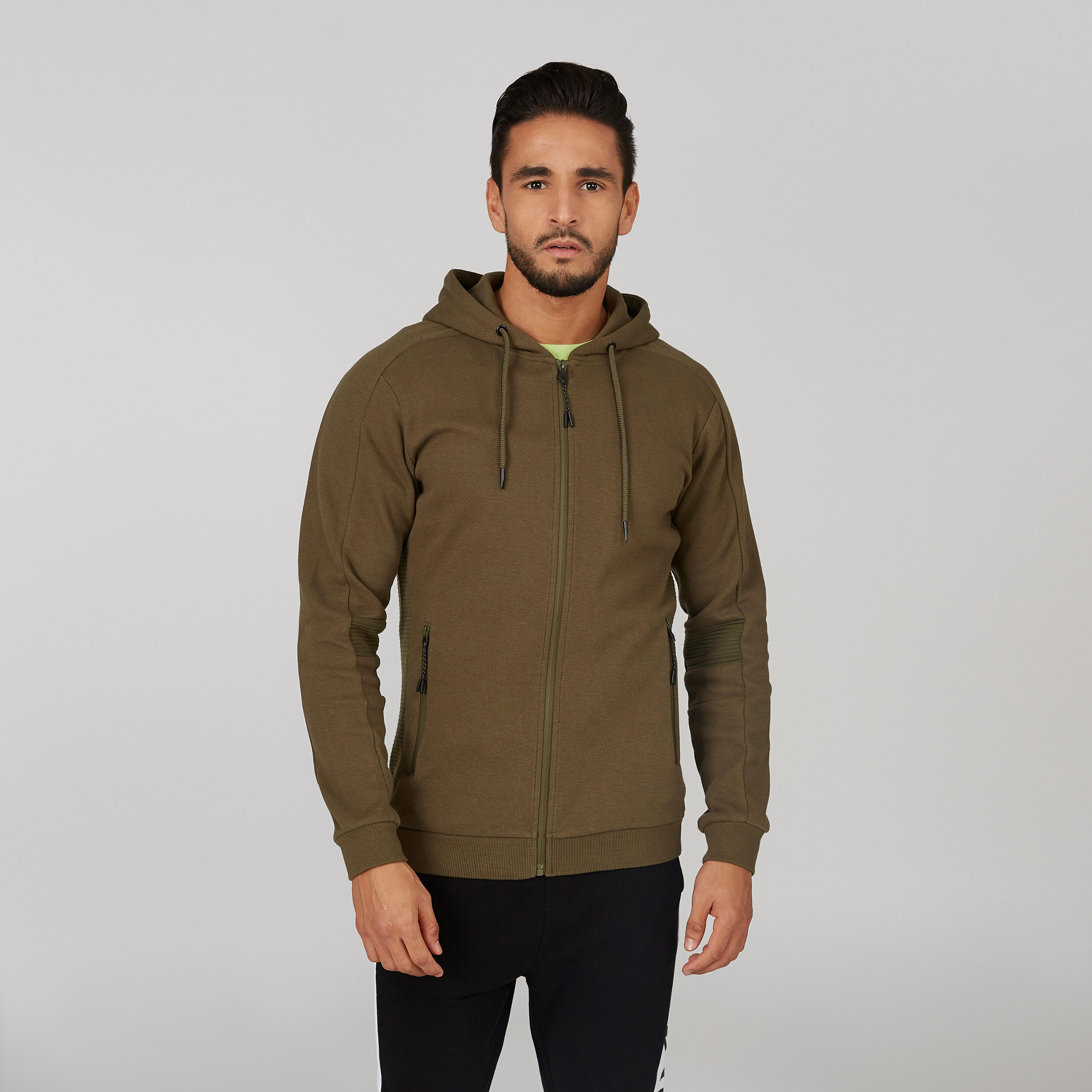 جاكيت بارزة الملمس بقبّعة وجيوب كانجارو-men-clothing-jacketsandblazers-jackets-image-4