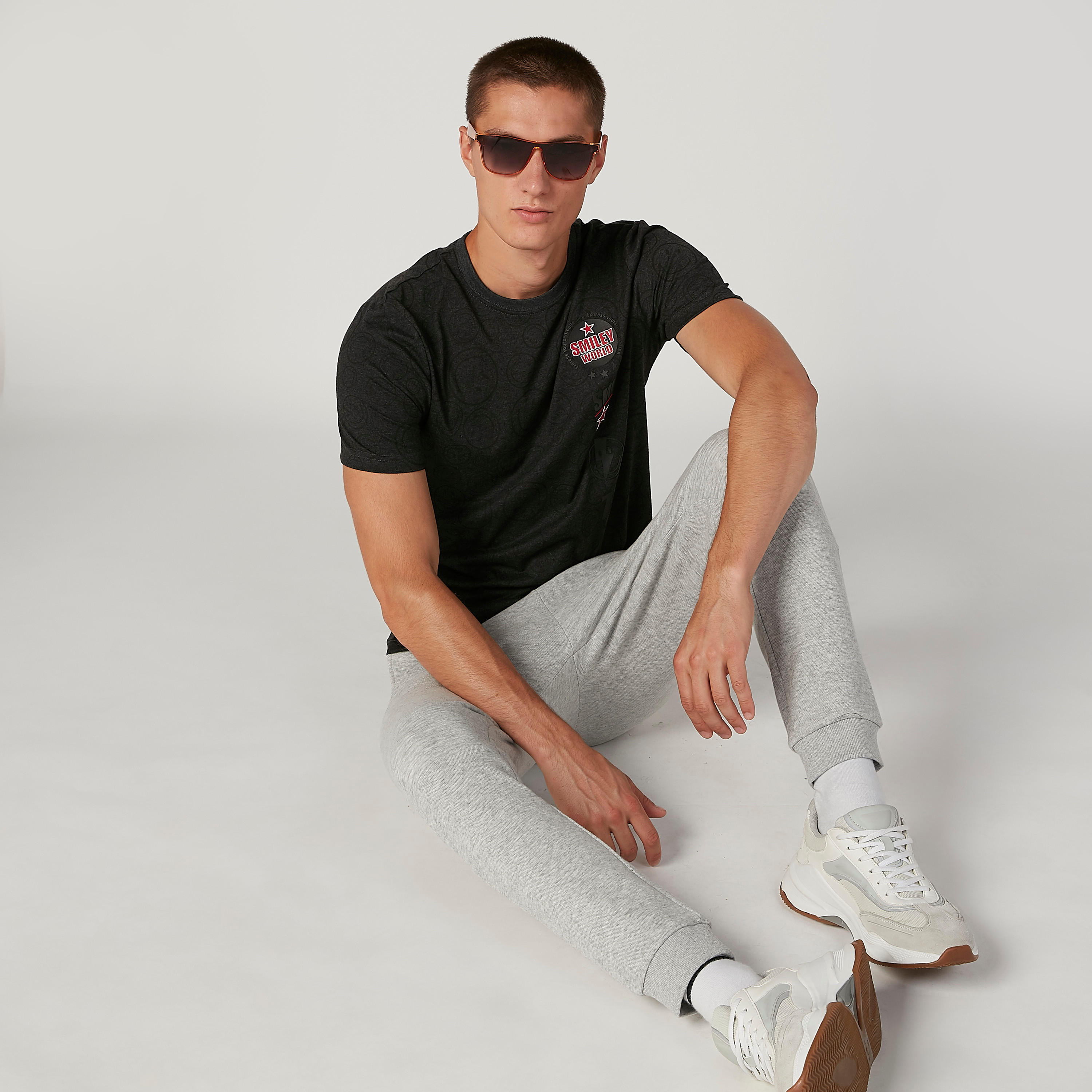 بنطلون رياضي سكيني سادة بخصر مطّاطي متوسط الارتفاع-men-clothing-bottoms-joggers-image-2