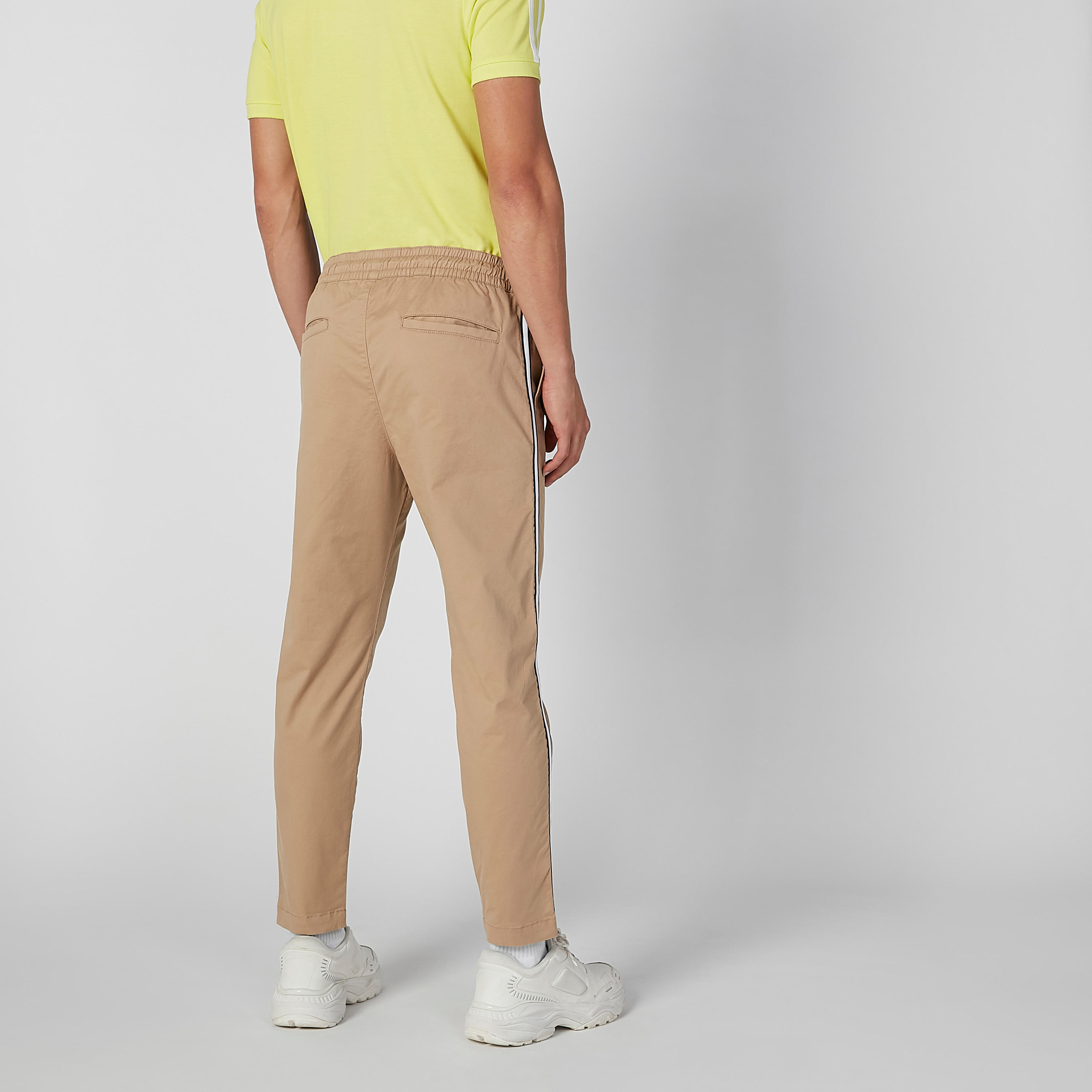 بنطلون سادة بجيوب-men-clothing-bottoms-trousersandchinos-trousers-image-4