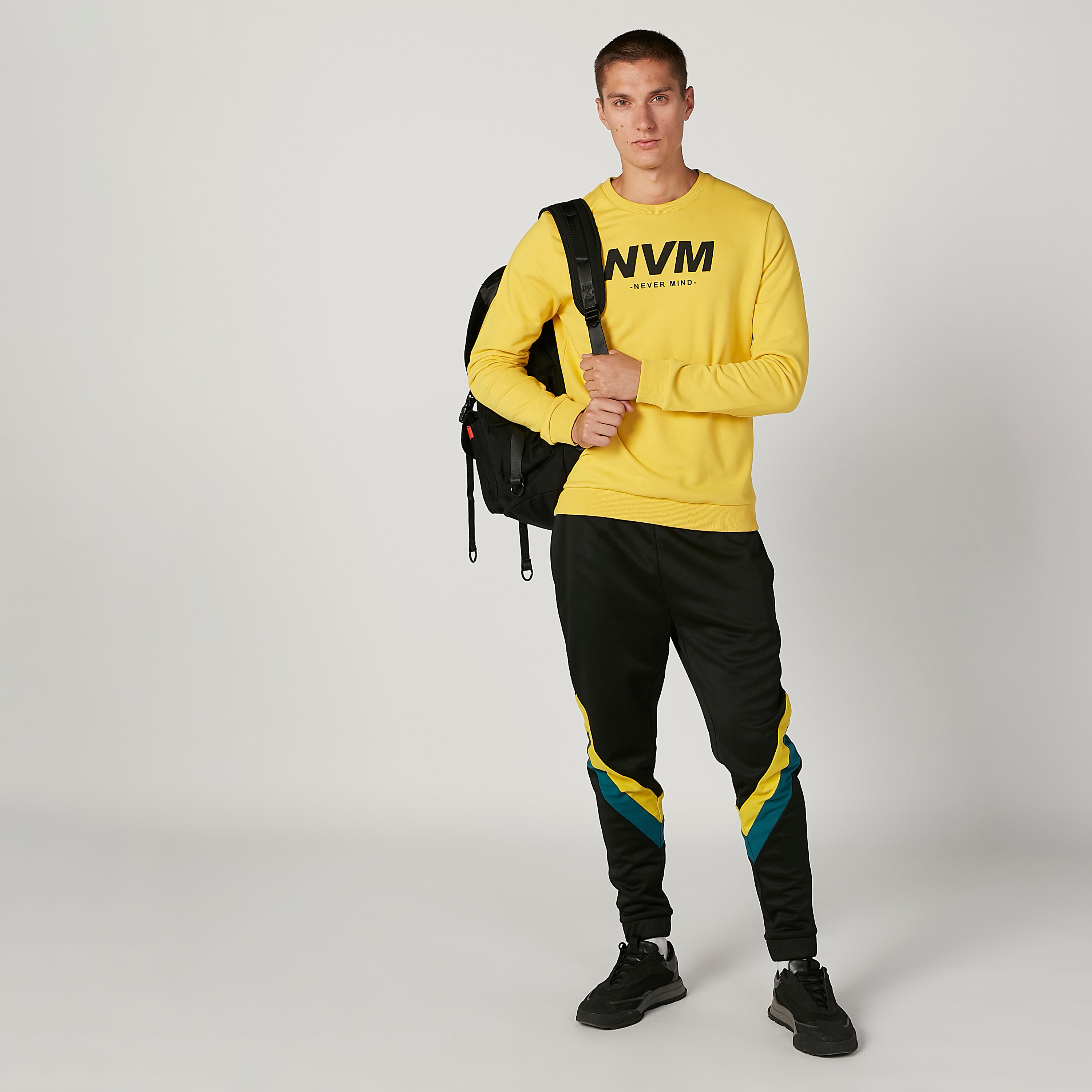 بنطلون رياضي مستدام مخطط بخصر مطاطي وطبعات -men-clothing-bottoms-joggers-image-2