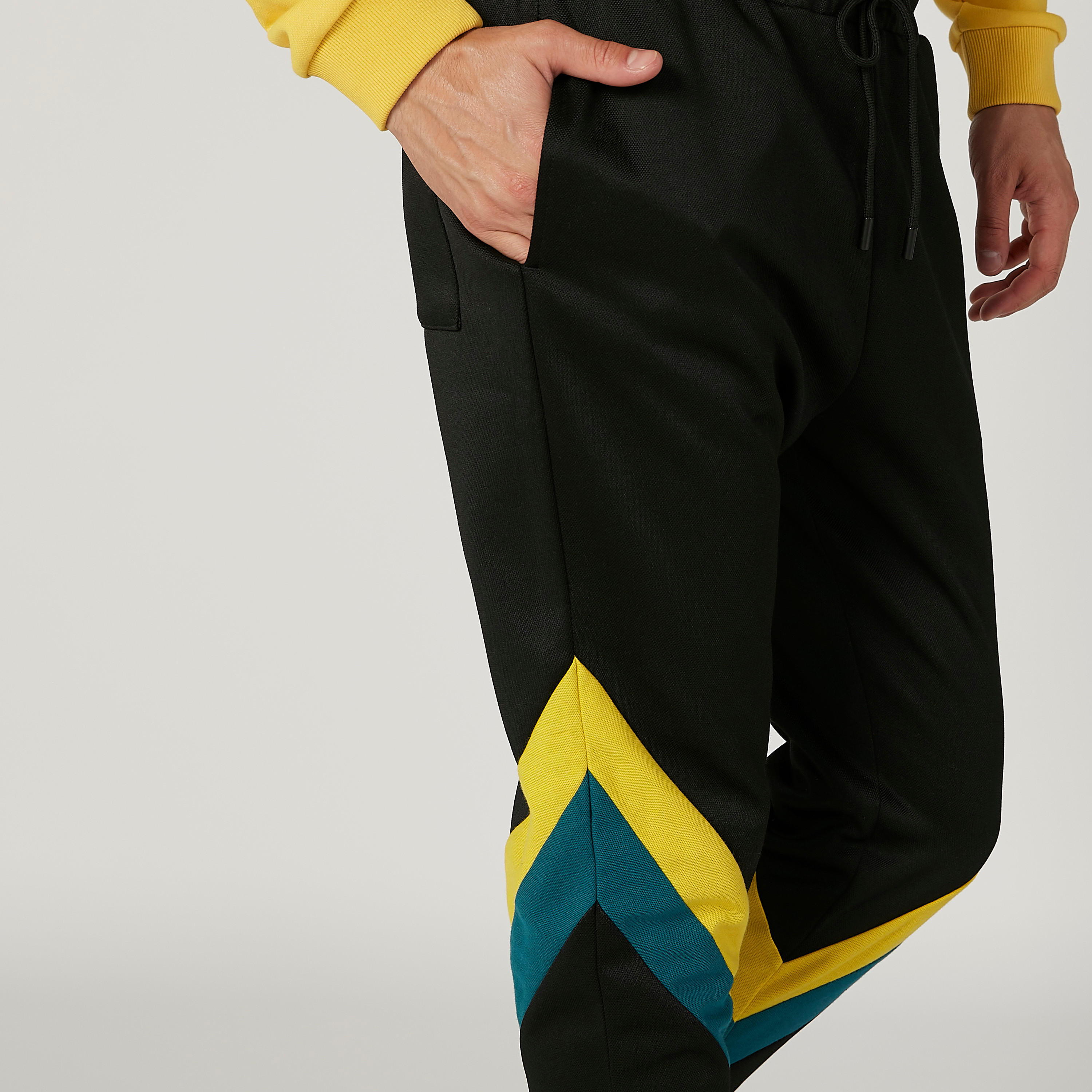 بنطلون رياضي مستدام مخطط بخصر مطاطي وطبعات -men-clothing-bottoms-joggers-image-3