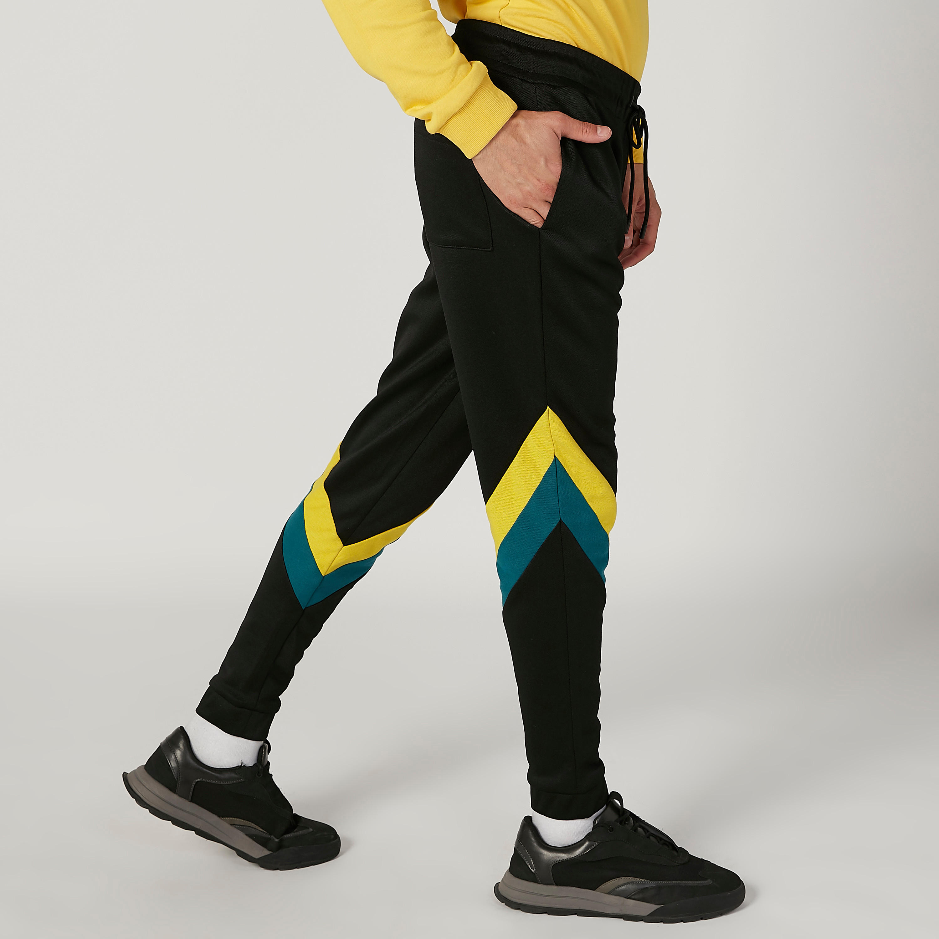 بنطلون رياضي مستدام مخطط بخصر مطاطي وطبعات -men-clothing-bottoms-joggers-image-5