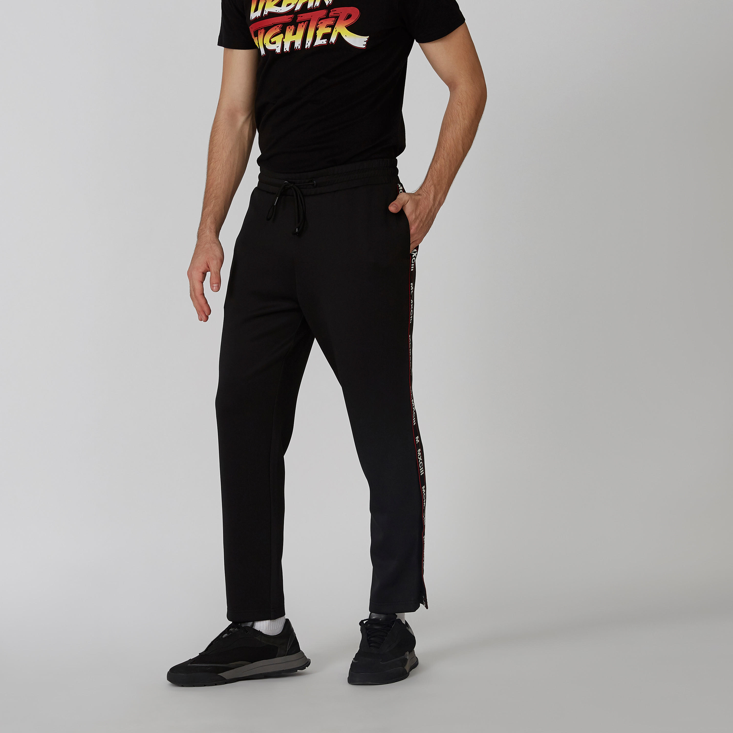 بنطلون رياضي مستدام سادة بخصر مطّاطي وشريطة -men-clothing-bottoms-joggers-image-1
