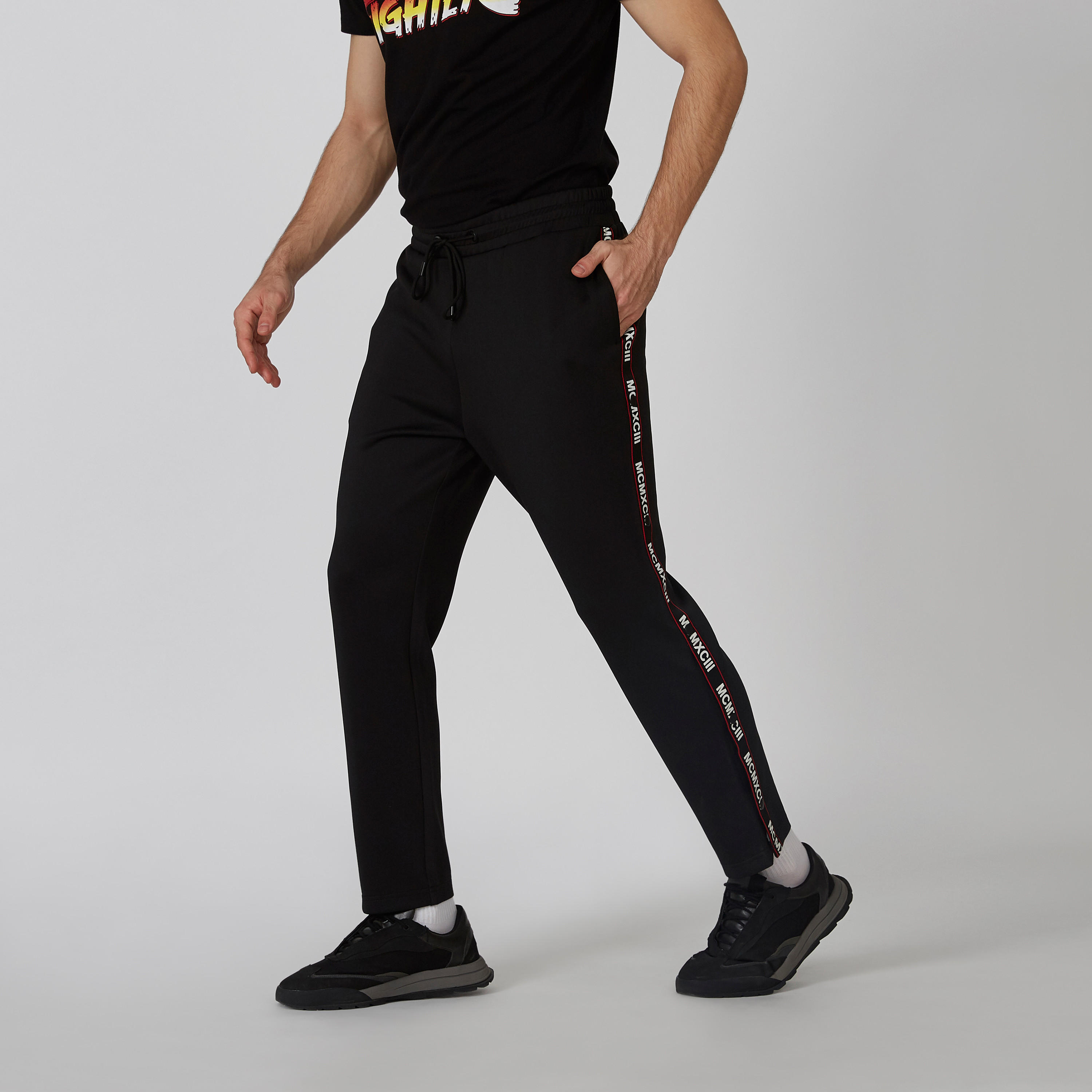 بنطلون رياضي مستدام سادة بخصر مطّاطي وشريطة -men-clothing-bottoms-joggers-image-2