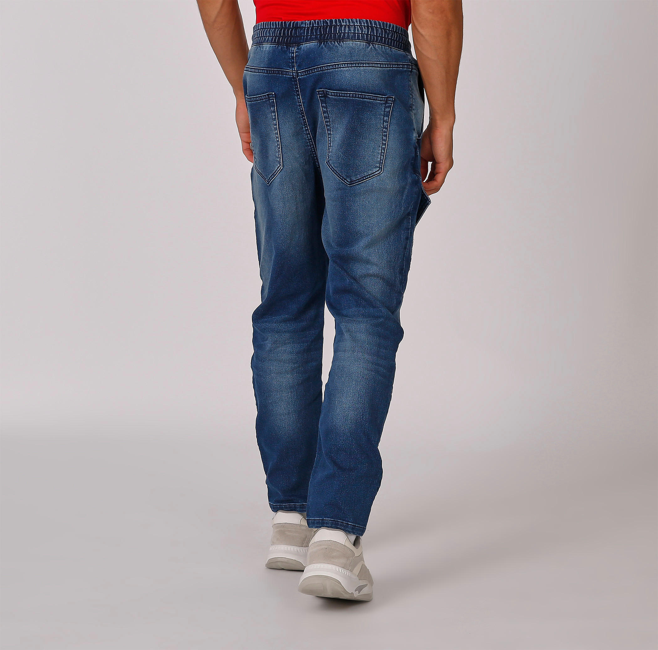 بنطلون جينز بارز الملمس بخصر متوسط الارتفاع ورباط وجيوب-men-clothing-bottoms-jeans-image-4