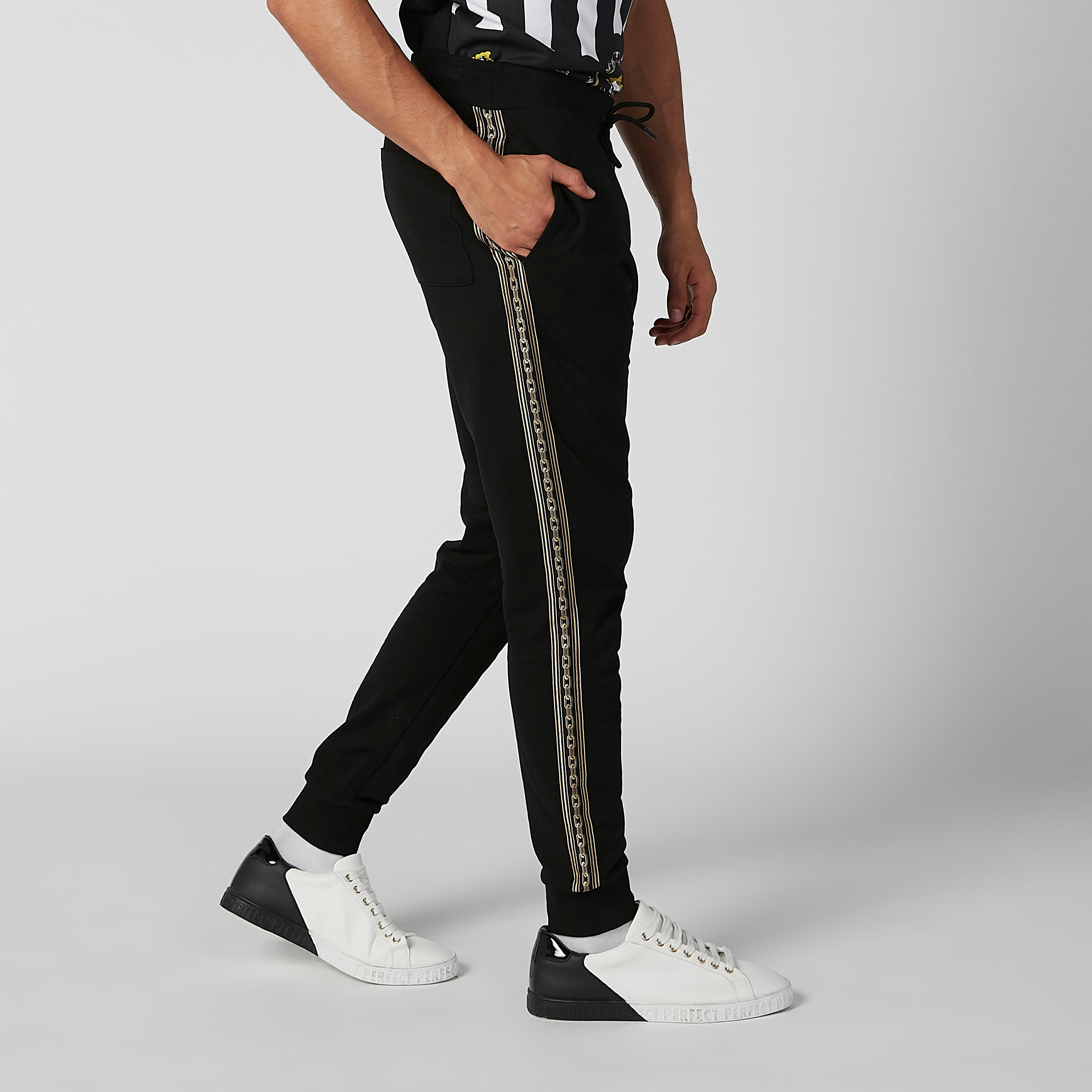 بنطلون رياضي سادة بجيوب وشريطة-men-clothing-bottoms-joggers-image-1