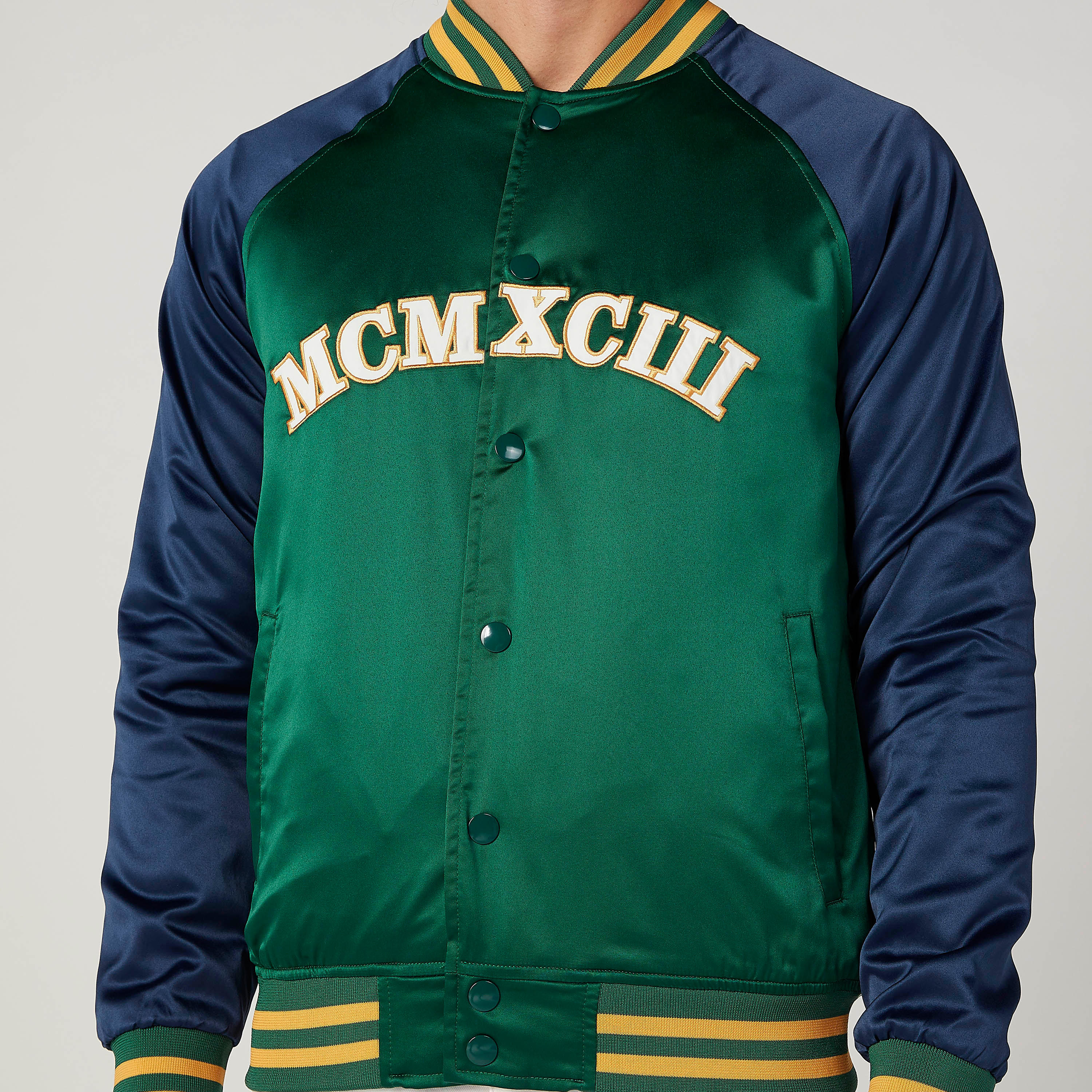 جاكيت فارستي بأكمام طويلة وجيوب وطبعات-men-clothing-jacketsandblazers-jackets-image-3