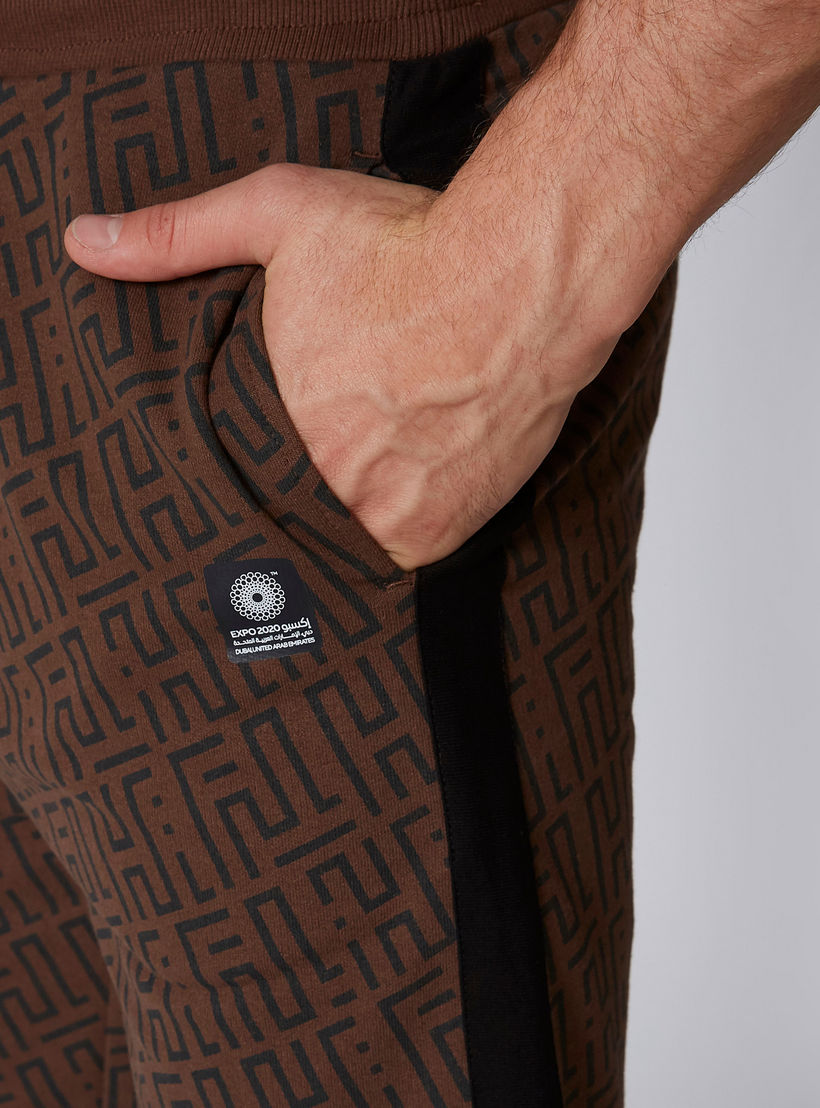 شورت بخصر مرن وجيوب وطبعات من خامات مستدامة-men-clothing-bottoms-shorts-image-4
