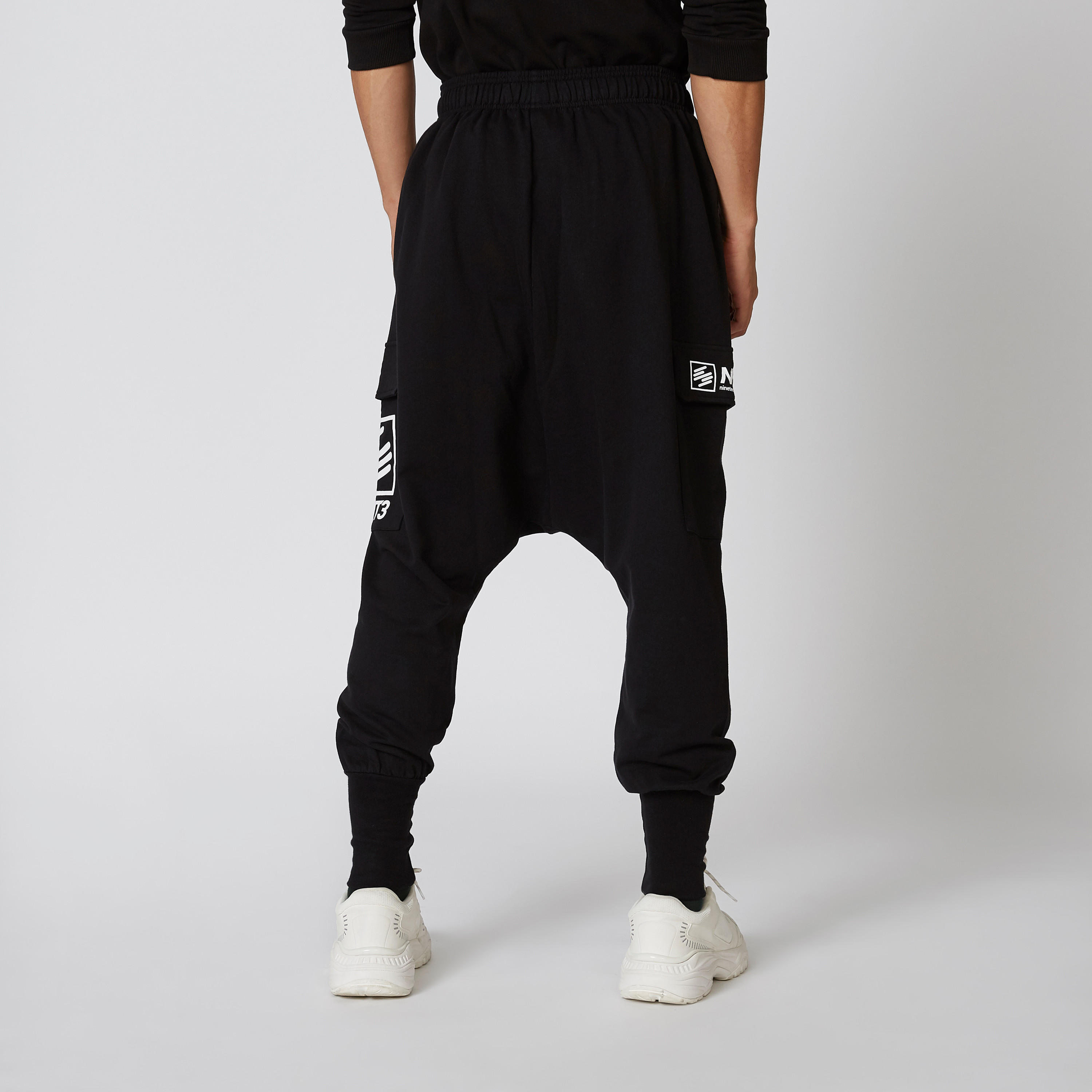 بنطلون واسع بخصر متوسط الارتفاع وجيوب بطبعات-men-clothing-bottoms-trousersandchinos-trousers-image-2