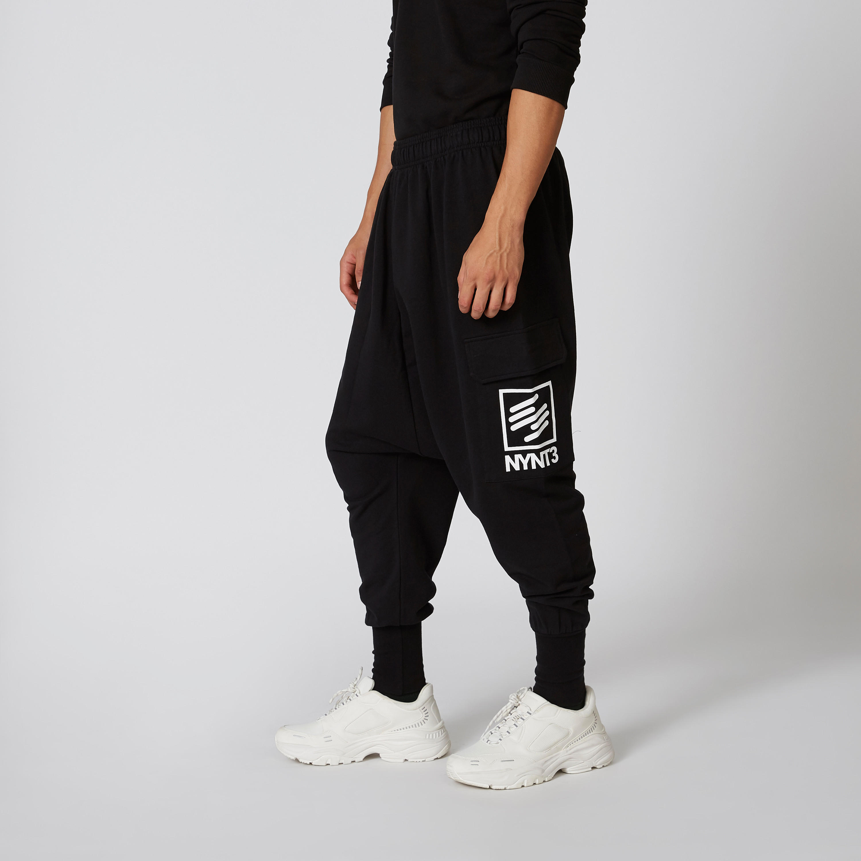 بنطلون واسع بخصر متوسط الارتفاع وجيوب بطبعات-men-clothing-bottoms-trousersandchinos-trousers-image-4