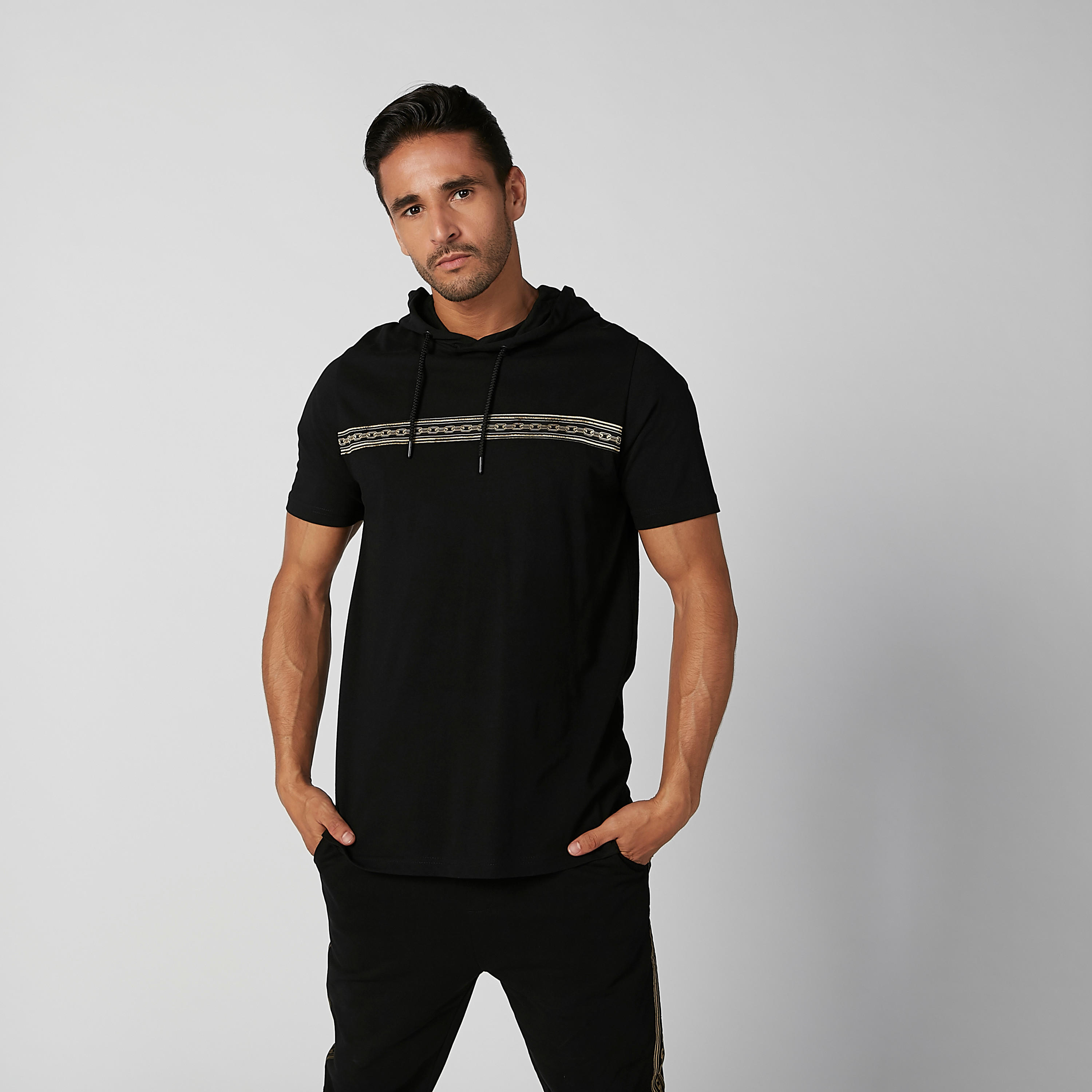 تيشيرت مستدام سليم بقبّعة وأكمام قصيرة وطبعات -men-clothing-tshirtsandpolos-tshirts-image-2