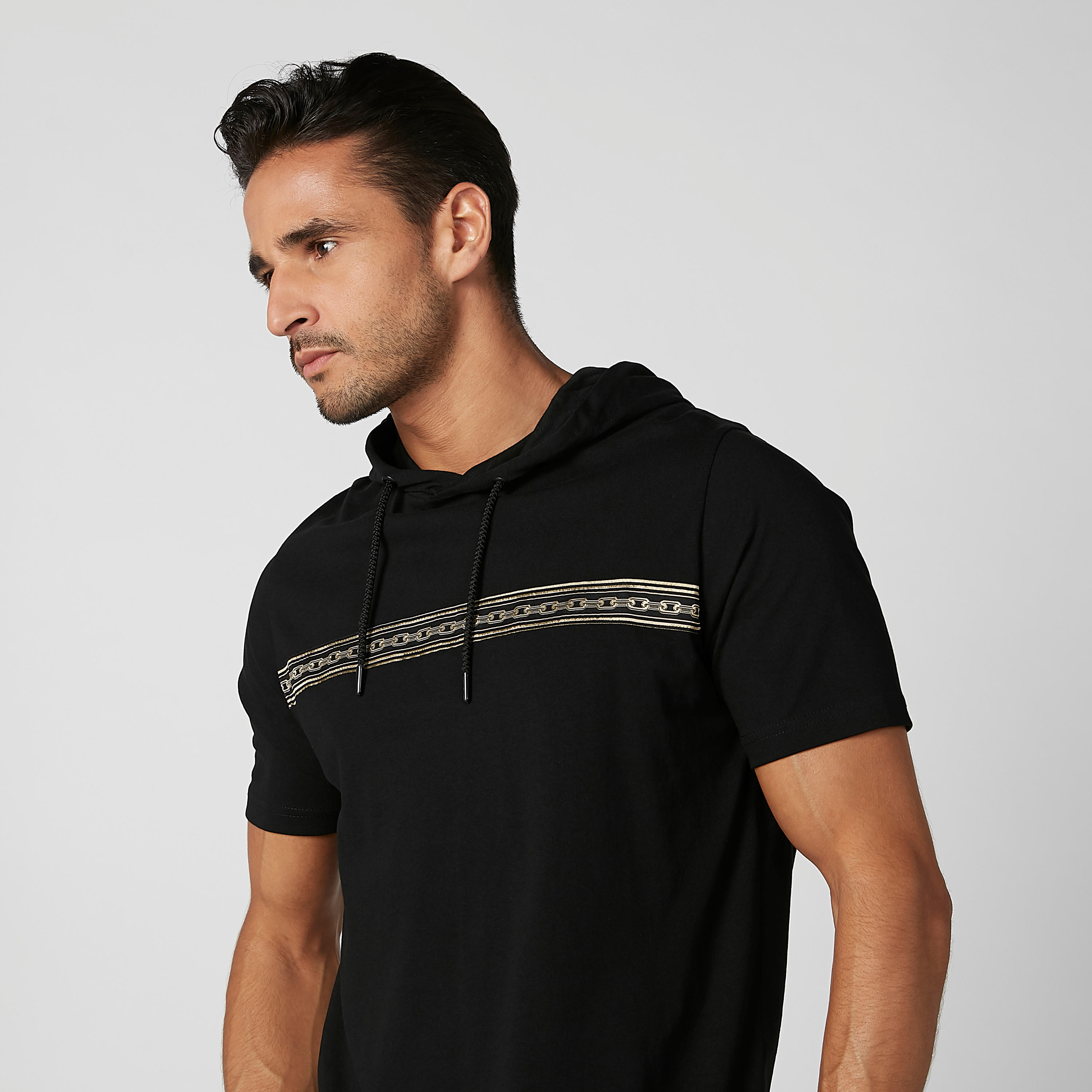 تيشيرت مستدام سليم بقبّعة وأكمام قصيرة وطبعات -men-clothing-tshirtsandpolos-tshirts-image-4