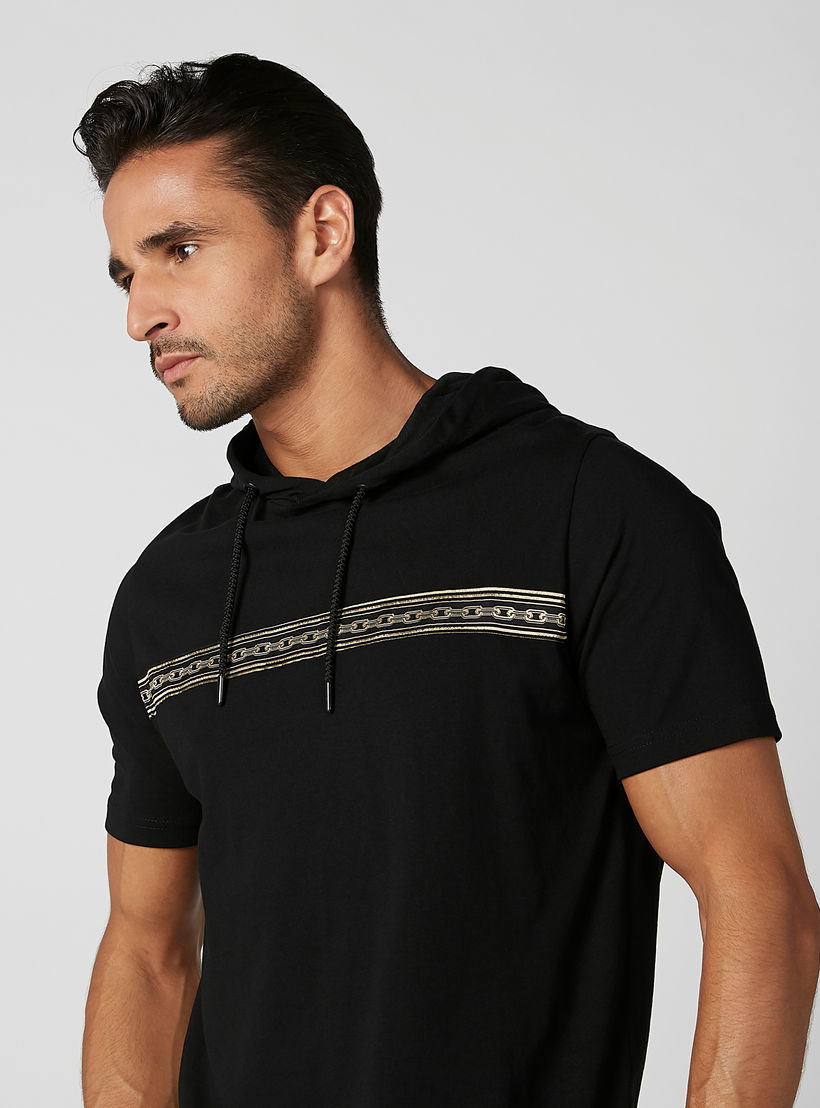 تيشيرت مستدام سليم بقبّعة وأكمام قصيرة وطبعات -men-clothing-tshirtsandpolos-tshirts-image-4