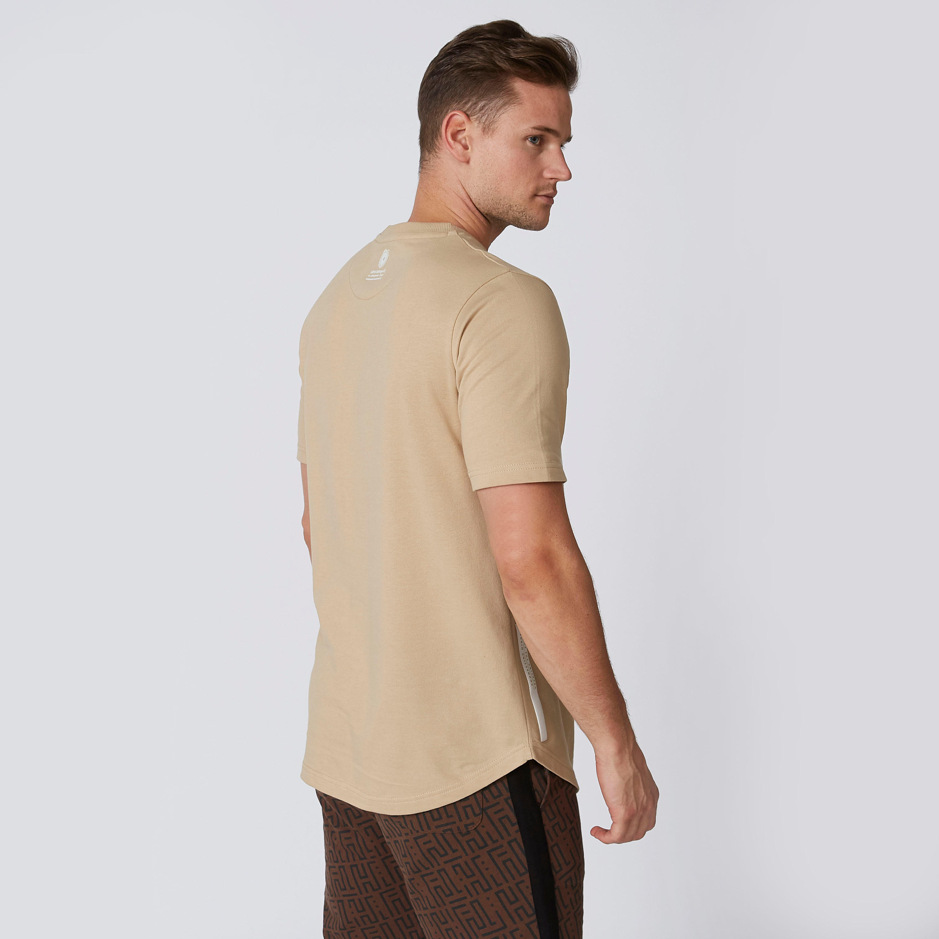 تيشيرت مستدام سليم وياقة ضيّقة وطبعات-men-clothing-tshirtsandpolos-tshirts-image-2