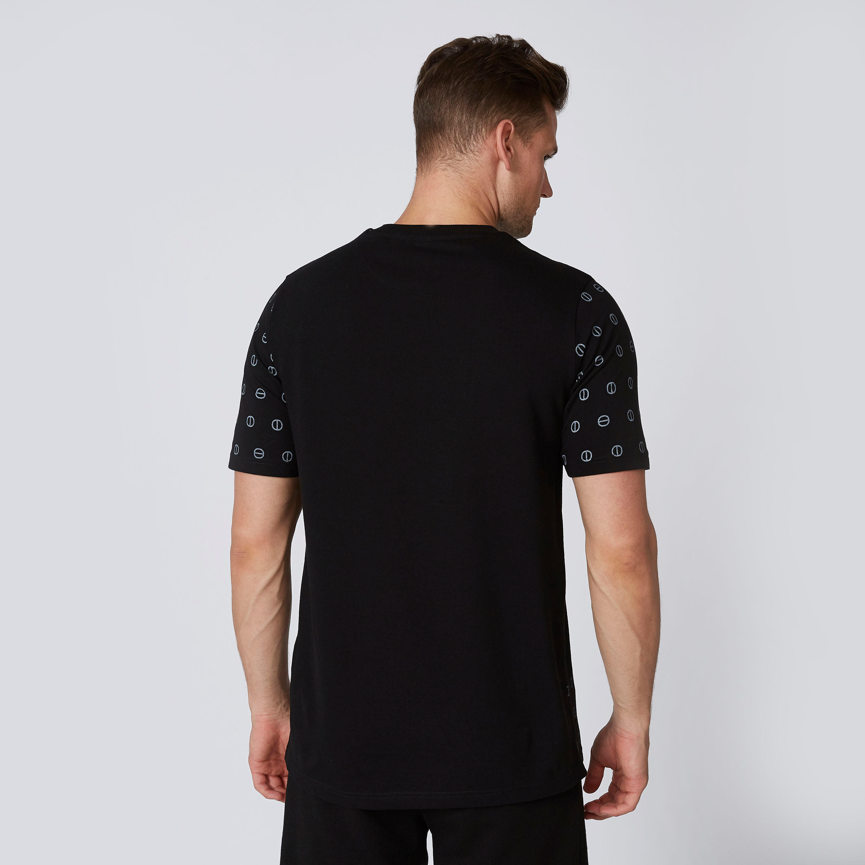 تيشيرت مستدام سليم بياقة ضيّقة وطبعات إكسبو 2020 -men-clothing-tshirtsandpolos-tshirts-image-2
