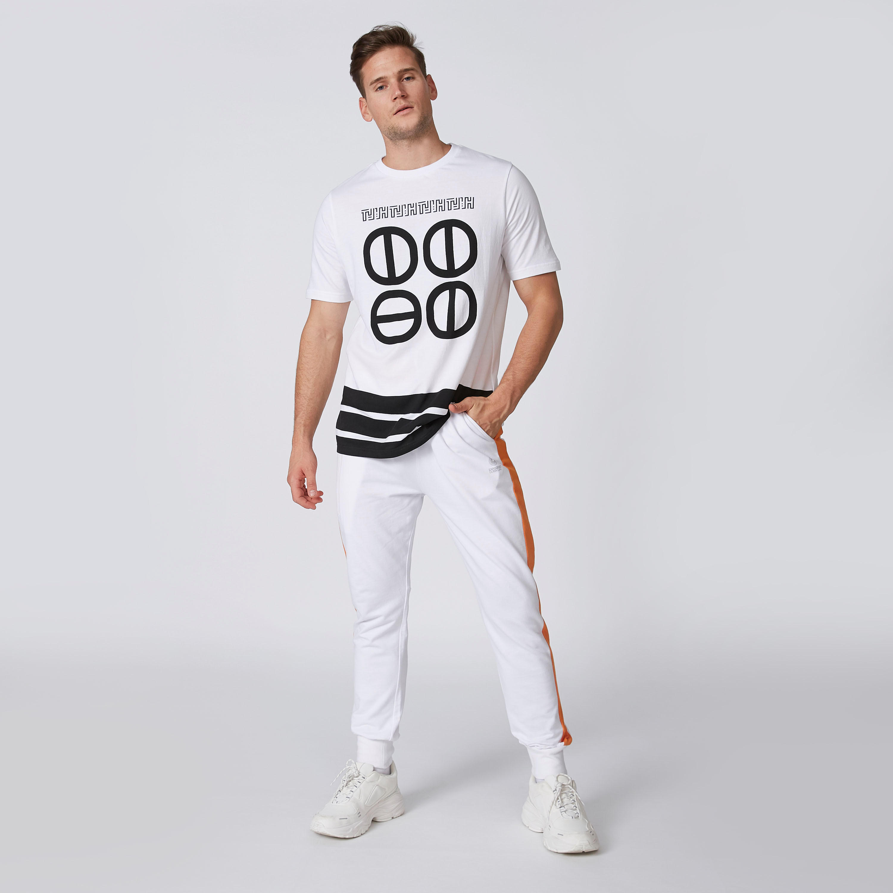 تيشيرت مستدام سليم بطبعات وياقة مستديرة إكسبو 2020-men-clothing-tshirtsandpolos-tshirts-image-2