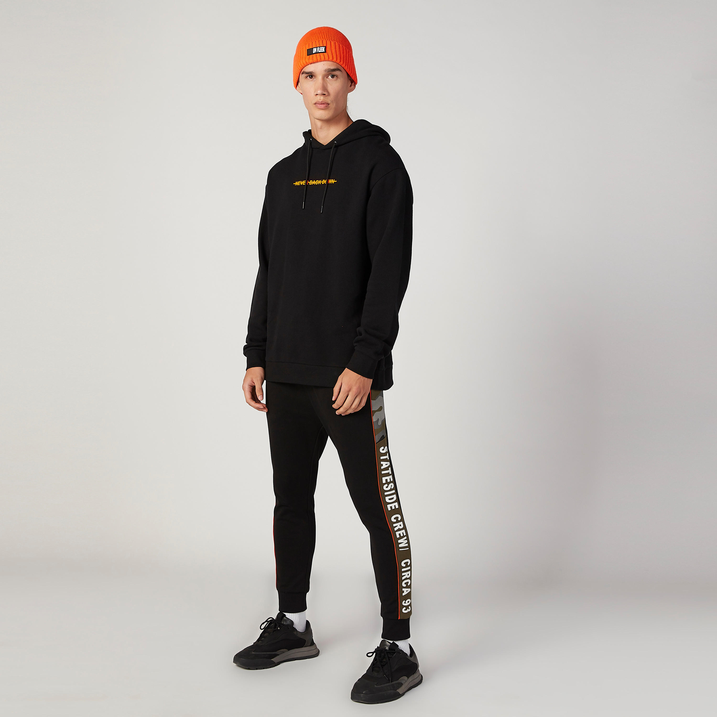 بنطلون رياضي مستدام برباط وجيوب وطبعات-men-clothing-bottoms-joggers-image-4