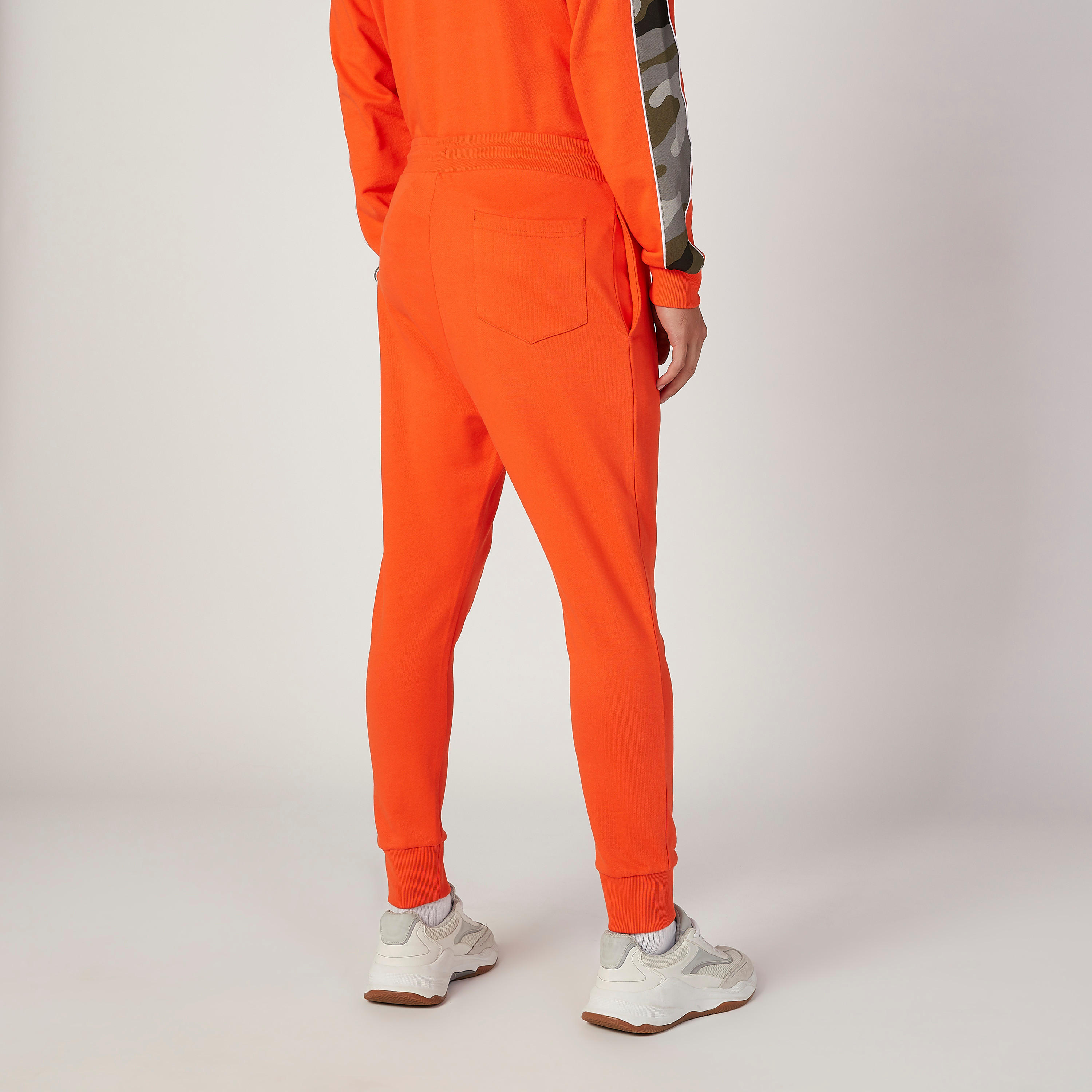 بنطلون رياضي مستدام بخصر مطاطي وطبعات-men-clothing-bottoms-joggers-image-4
