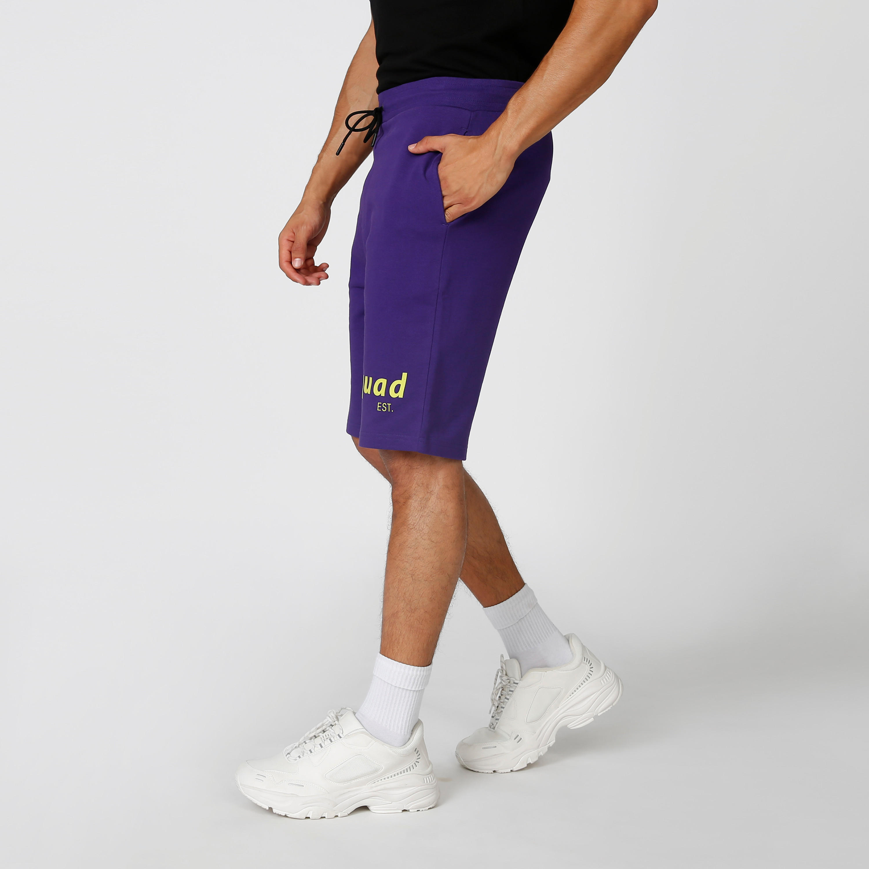شورت سليم بخصر مطّاطي وجيوب وطبعات-men-clothing-bottoms-shorts-image-1