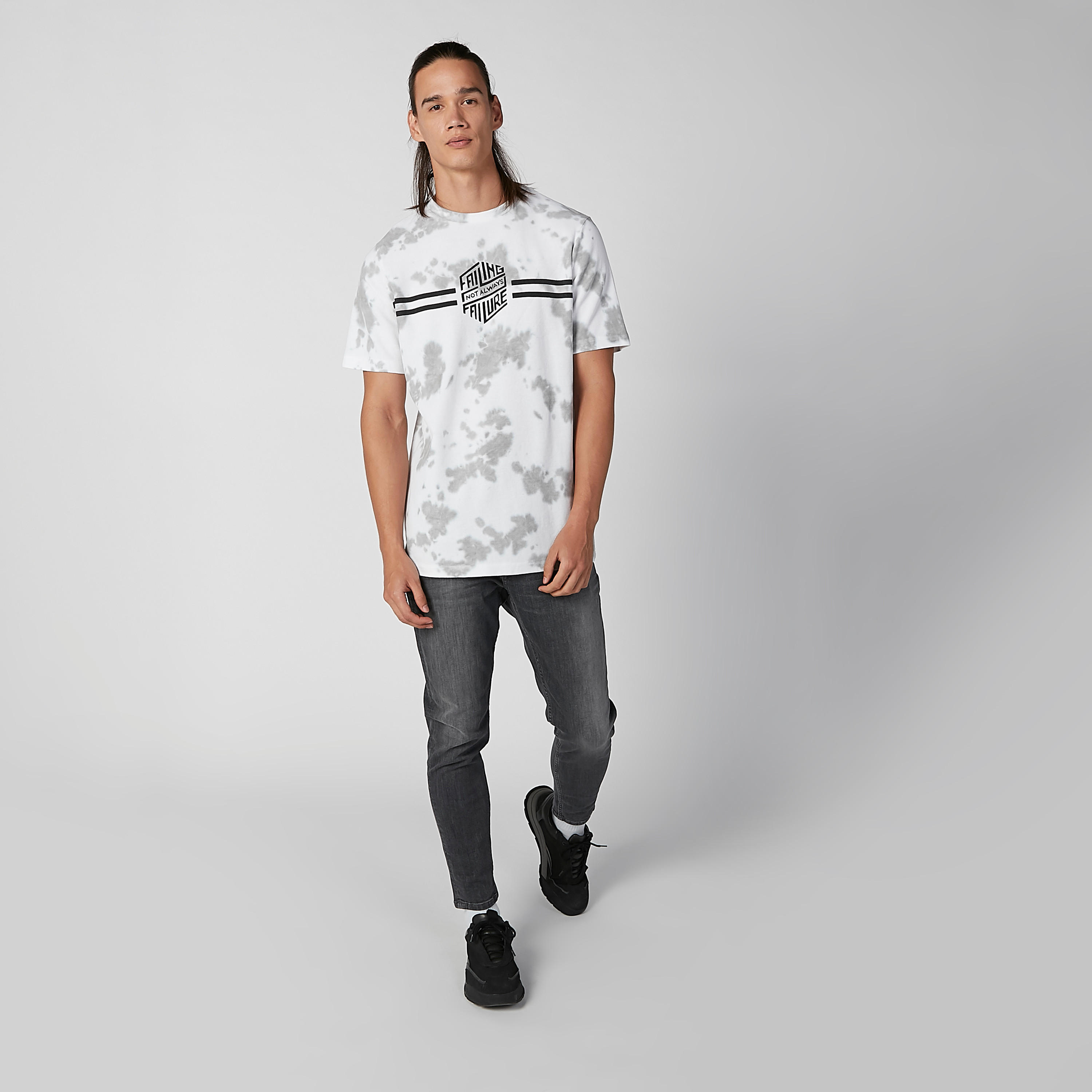 تيشيرت مستدام سليم بياقة مستديرة وأكمام قصيرة وطبعات -men-clothing-tshirtsandpolos-tshirts-image-2
