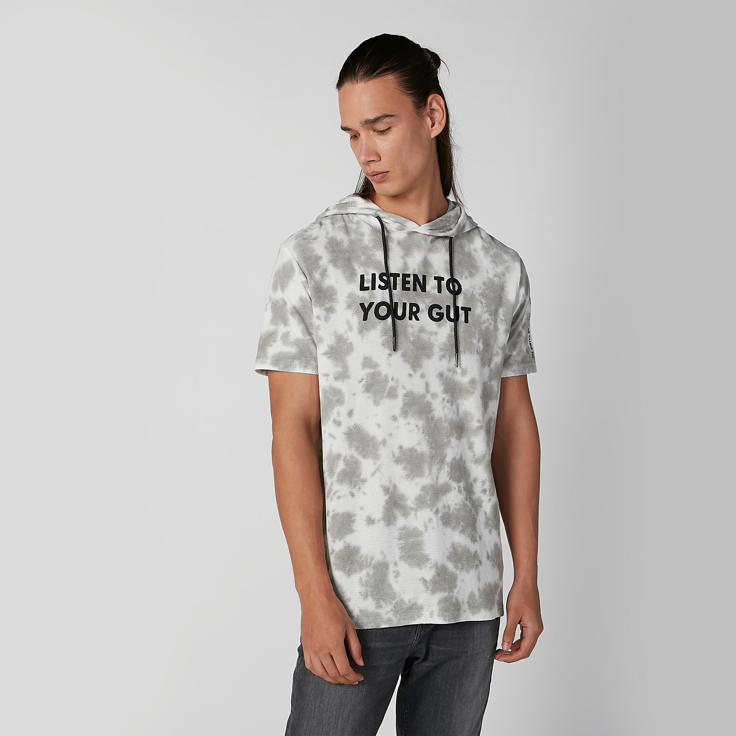 تيشيرت مستدام سليم بقبّعة وأكمام قصيرة وطبعات-men-clothing-tshirtsandpolos-tshirts-image-1