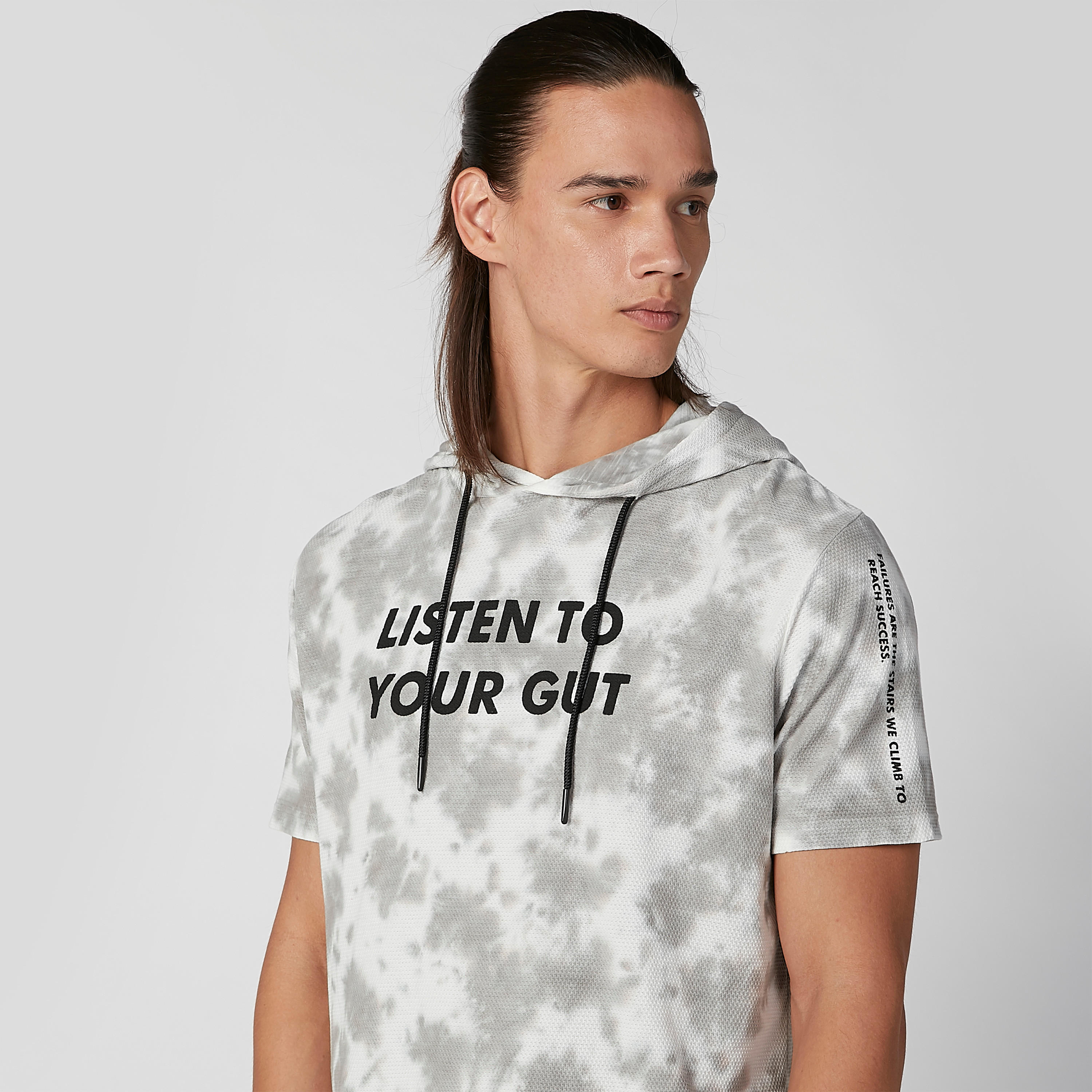 تيشيرت مستدام سليم بقبّعة وأكمام قصيرة وطبعات-men-clothing-tshirtsandpolos-tshirts-image-3
