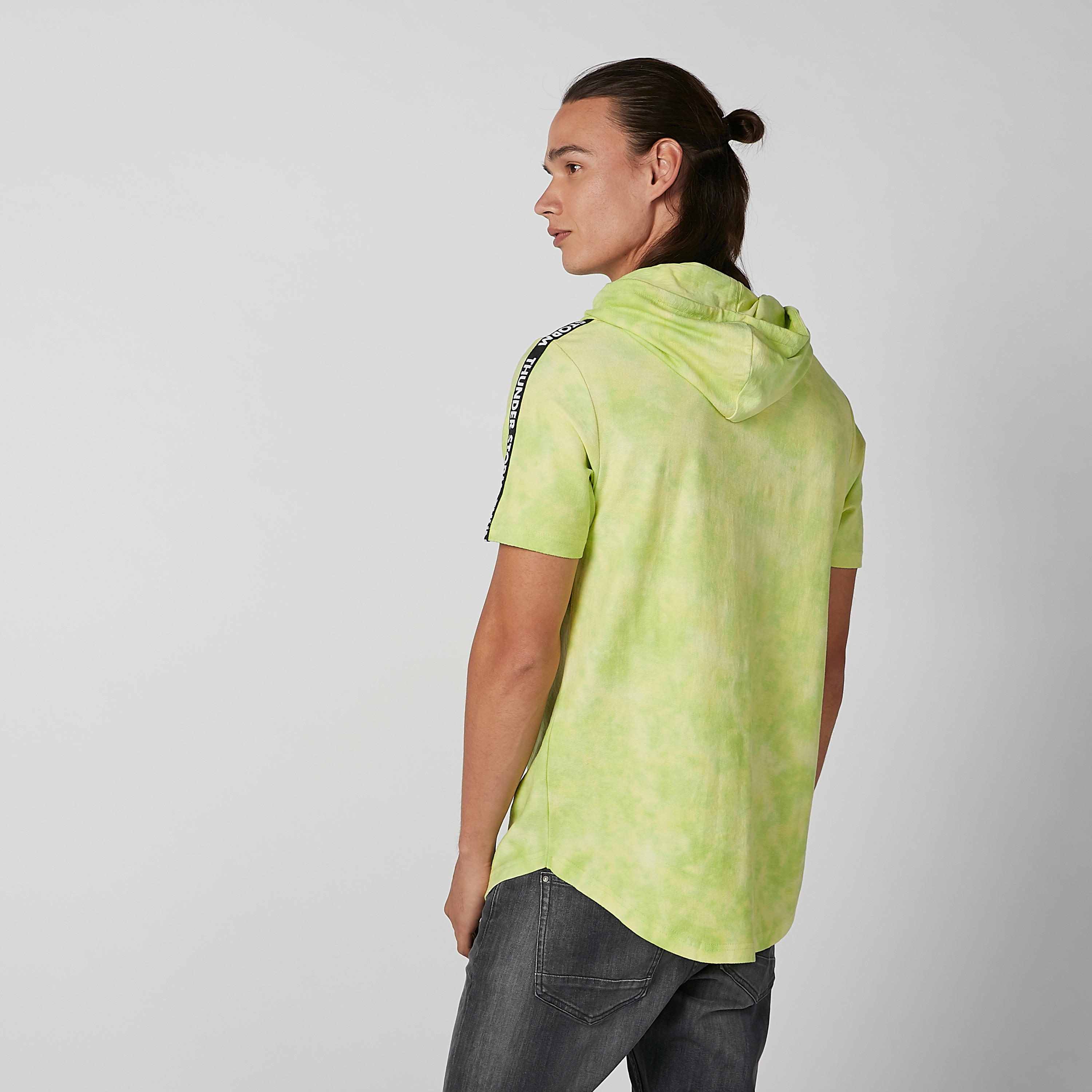 تيشيرت مستدام سليم بقبّعة وأكمام قصيرة وطبعات -men-clothing-tshirtsandpolos-tshirts-image-4