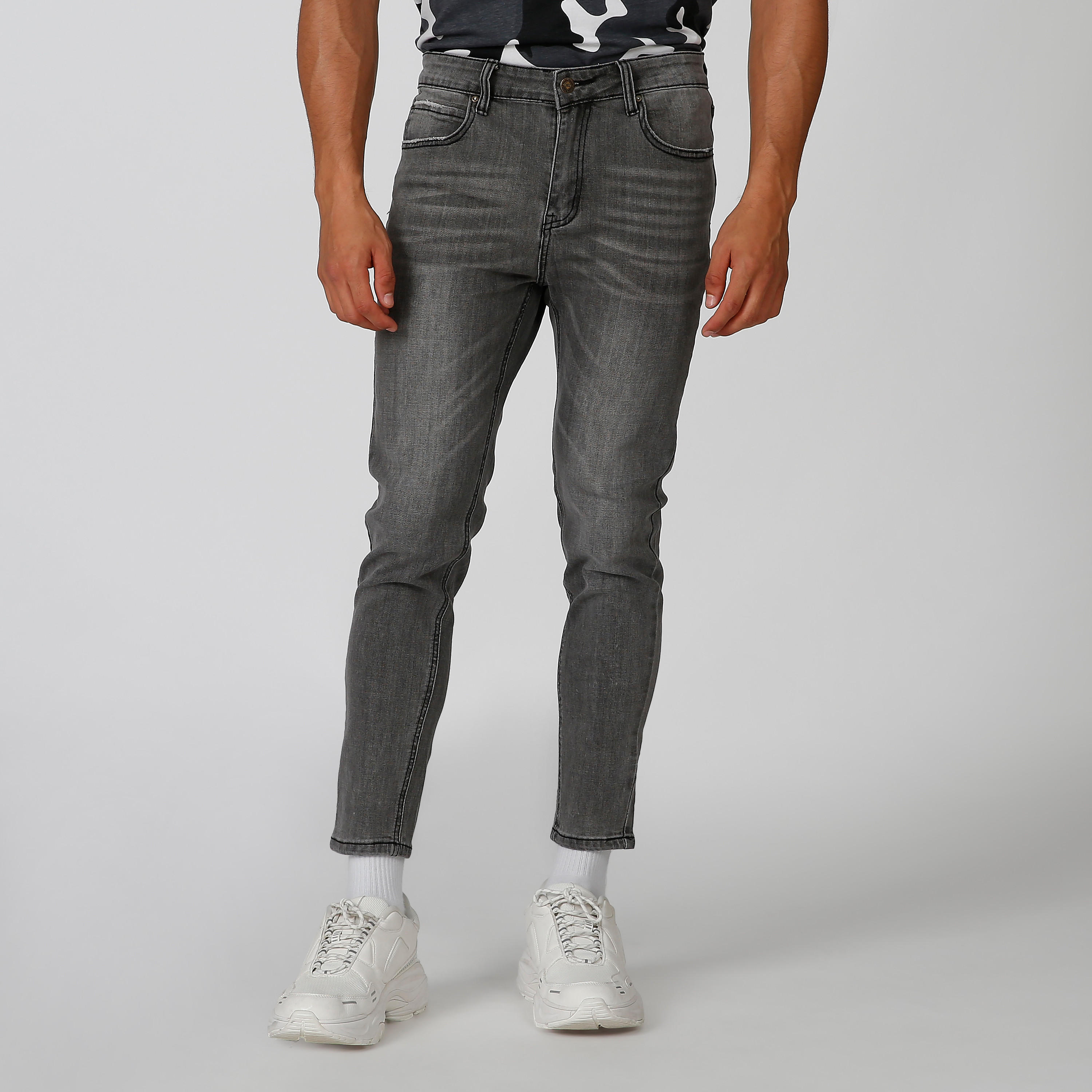 بنطلون جينز سكيني سادة بخصر منخفض وجيوب وحلقات للحزام-men-clothing-bottoms-jeans-image-1