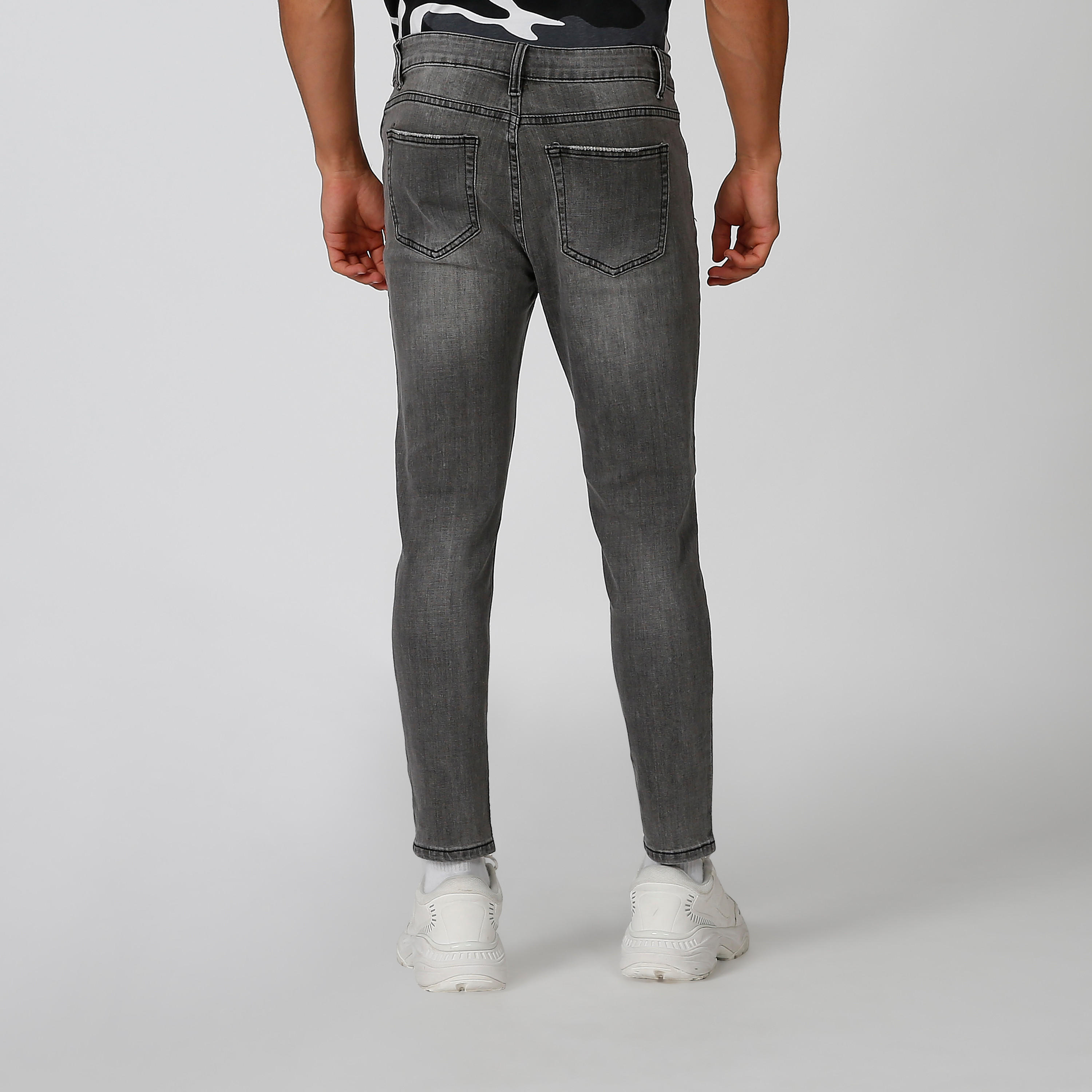 بنطلون جينز سكيني سادة بخصر منخفض وجيوب وحلقات للحزام-men-clothing-bottoms-jeans-image-2