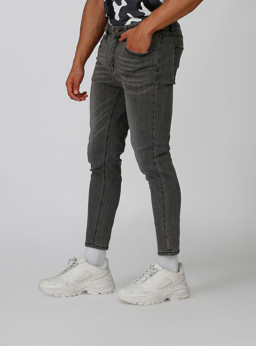 بنطلون جينز سكيني سادة بخصر منخفض وجيوب وحلقات للحزام-men-clothing-bottoms-jeans-image-3