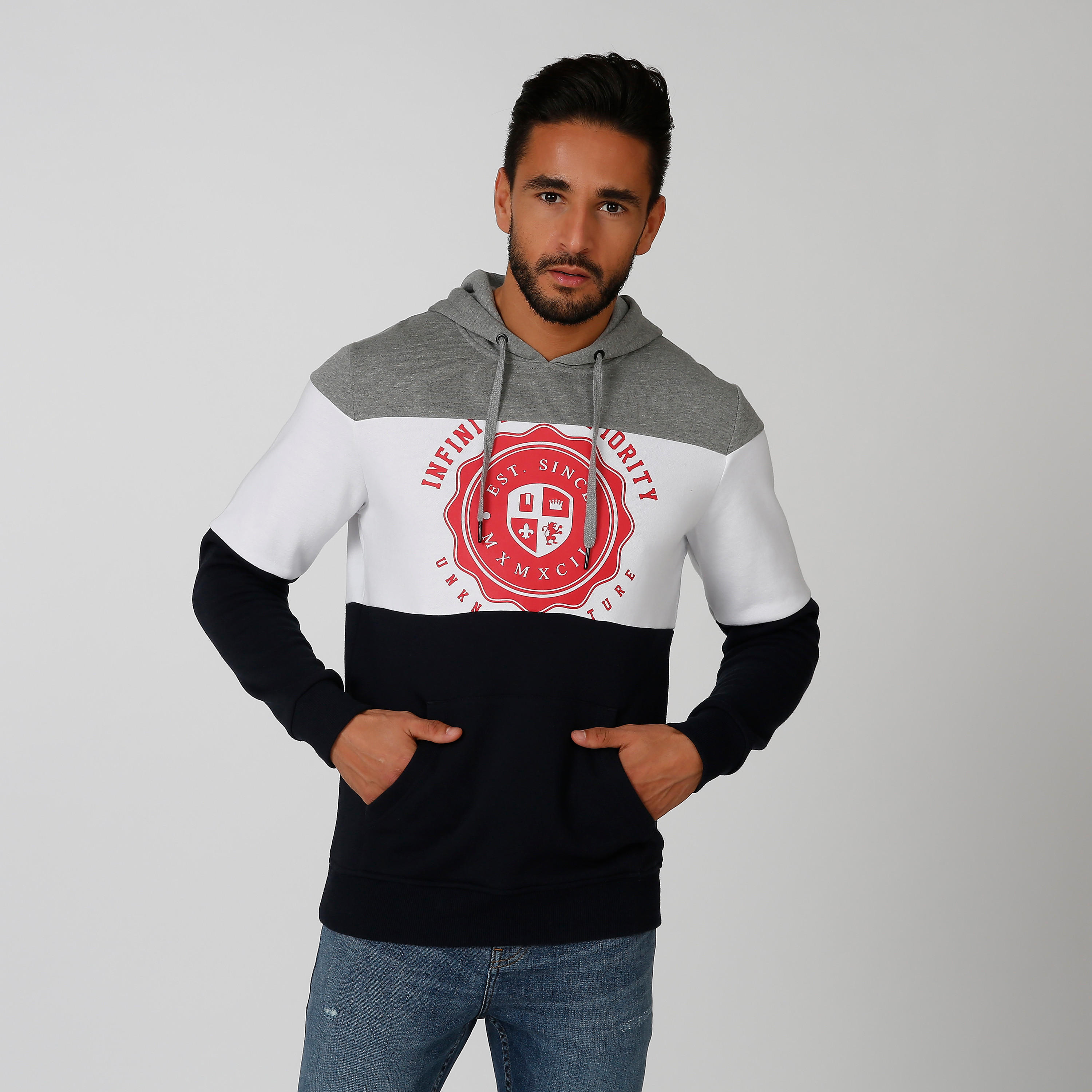 سويت شيرت مستدام بقبعة وجيوب كانجارو وطبعات -men-winterwear-hoodiesandsweatshirts-image-1