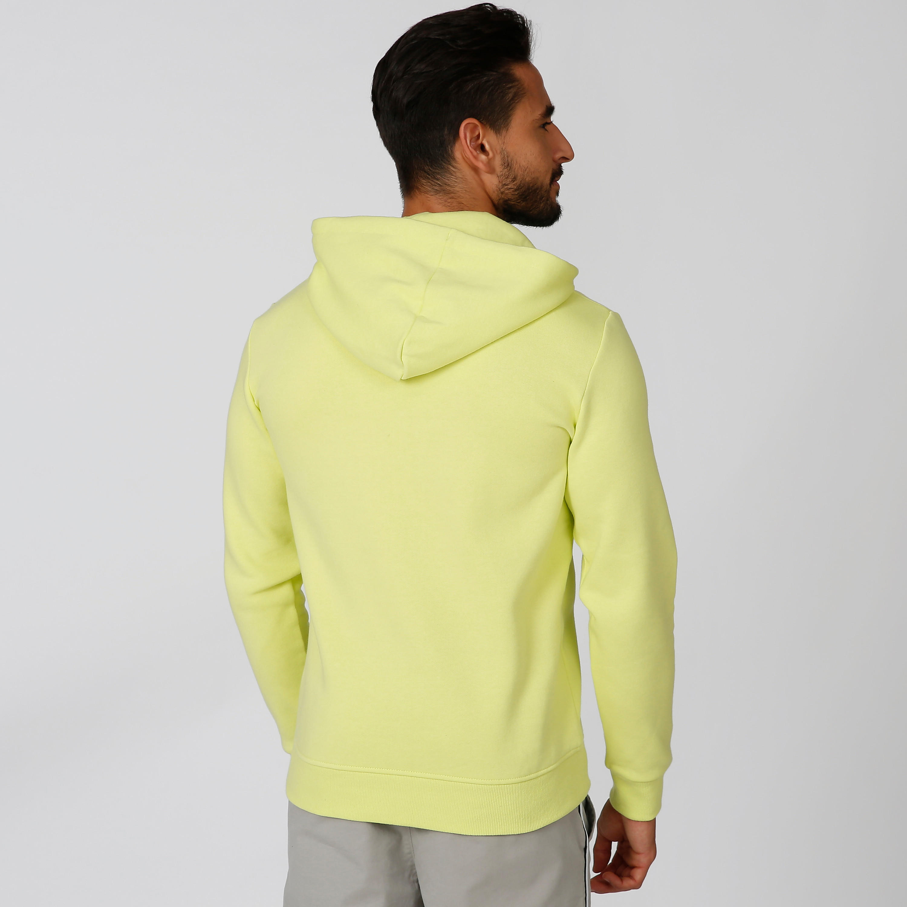 سويت شيرت مستدام بقبعة وجيوب كانجارو وطبعات -men-winterwear-hoodiesandsweatshirts-image-3