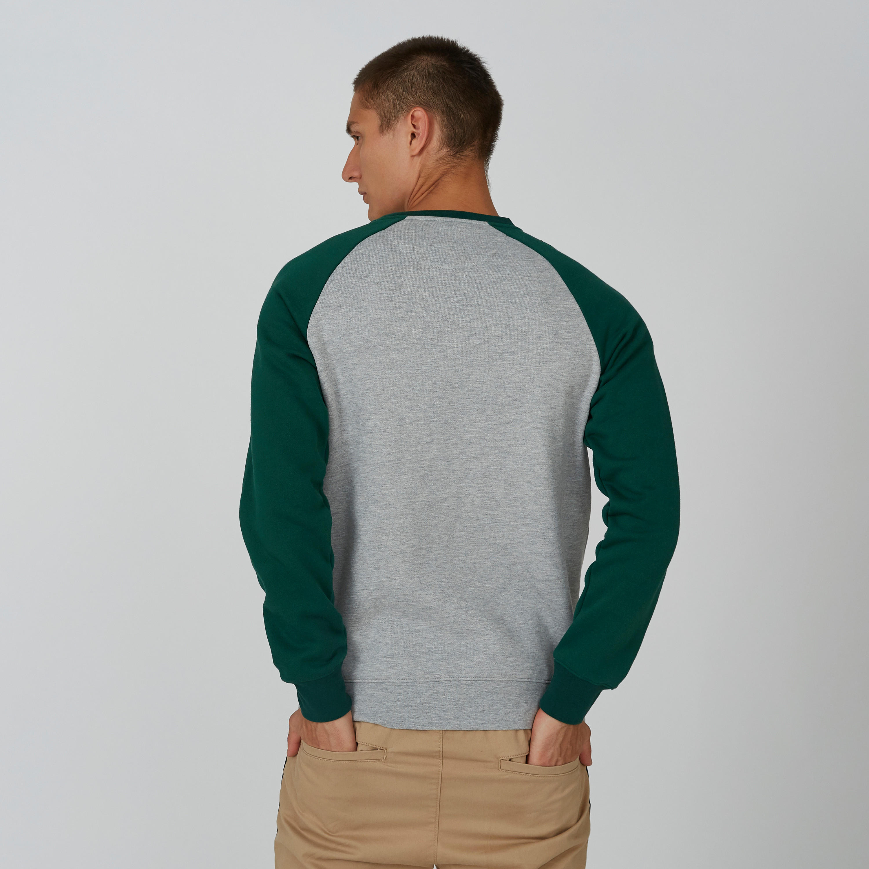 سويت شيرت مستدام بياقة مستديرة وأكمام مغايرة وطبعات -men-winterwear-hoodiesandsweatshirts-image-2