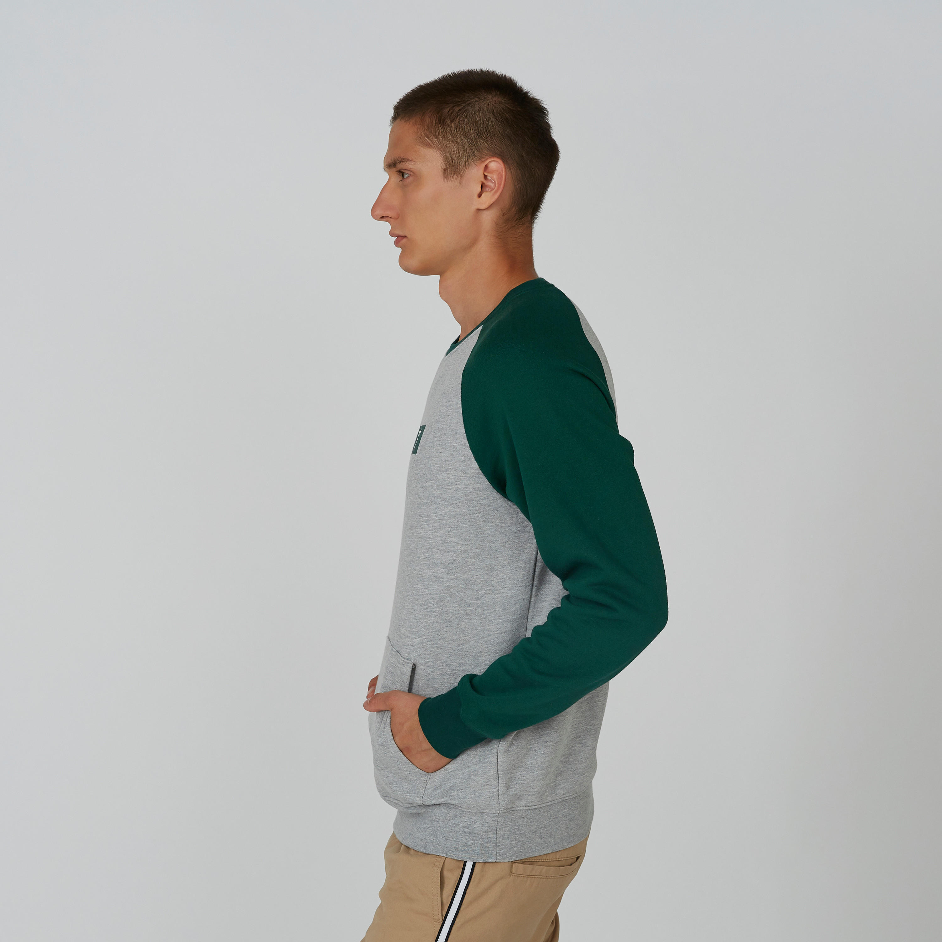 سويت شيرت مستدام بياقة مستديرة وأكمام مغايرة وطبعات -men-winterwear-hoodiesandsweatshirts-image-3