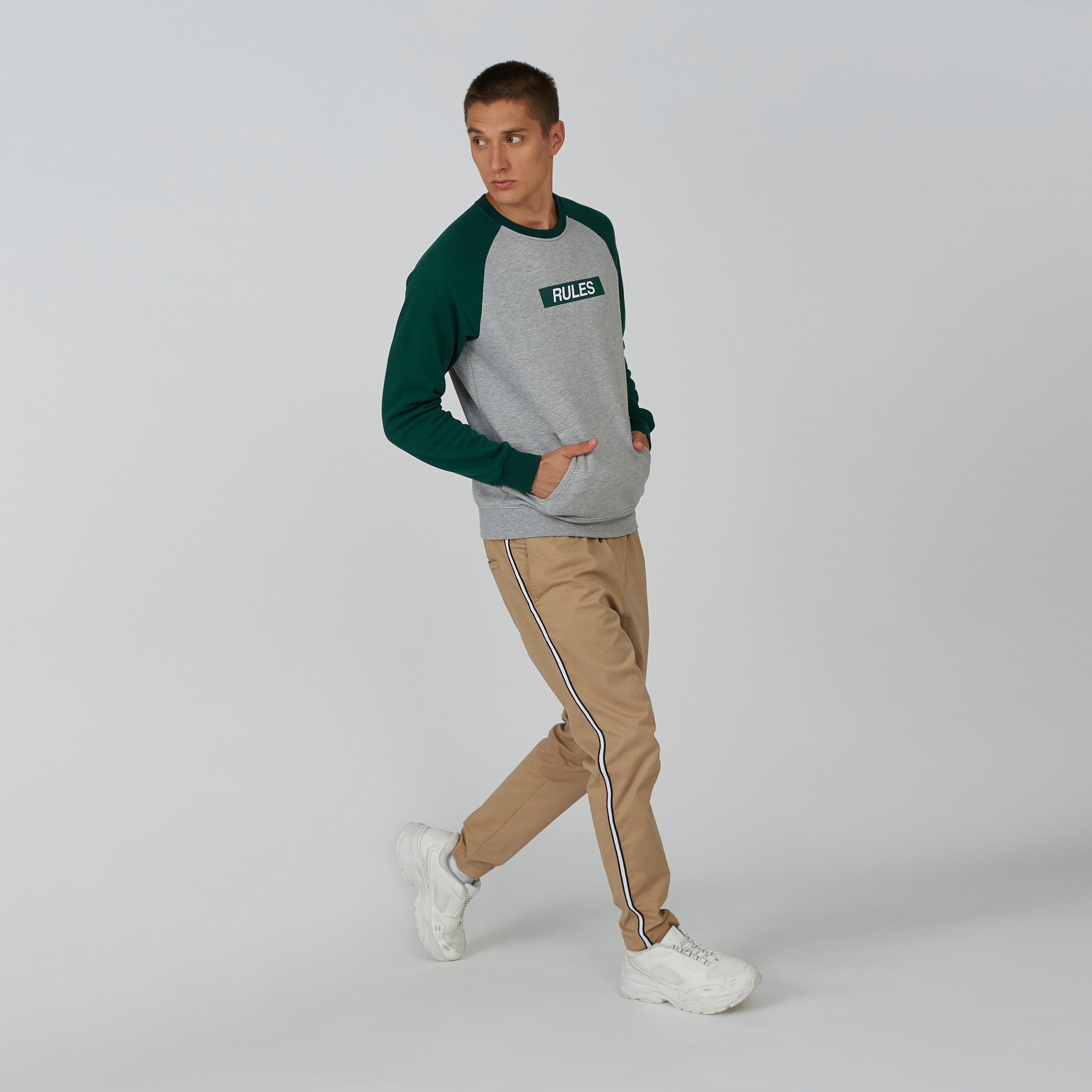 سويت شيرت مستدام بياقة مستديرة وأكمام مغايرة وطبعات -men-winterwear-hoodiesandsweatshirts-image-5