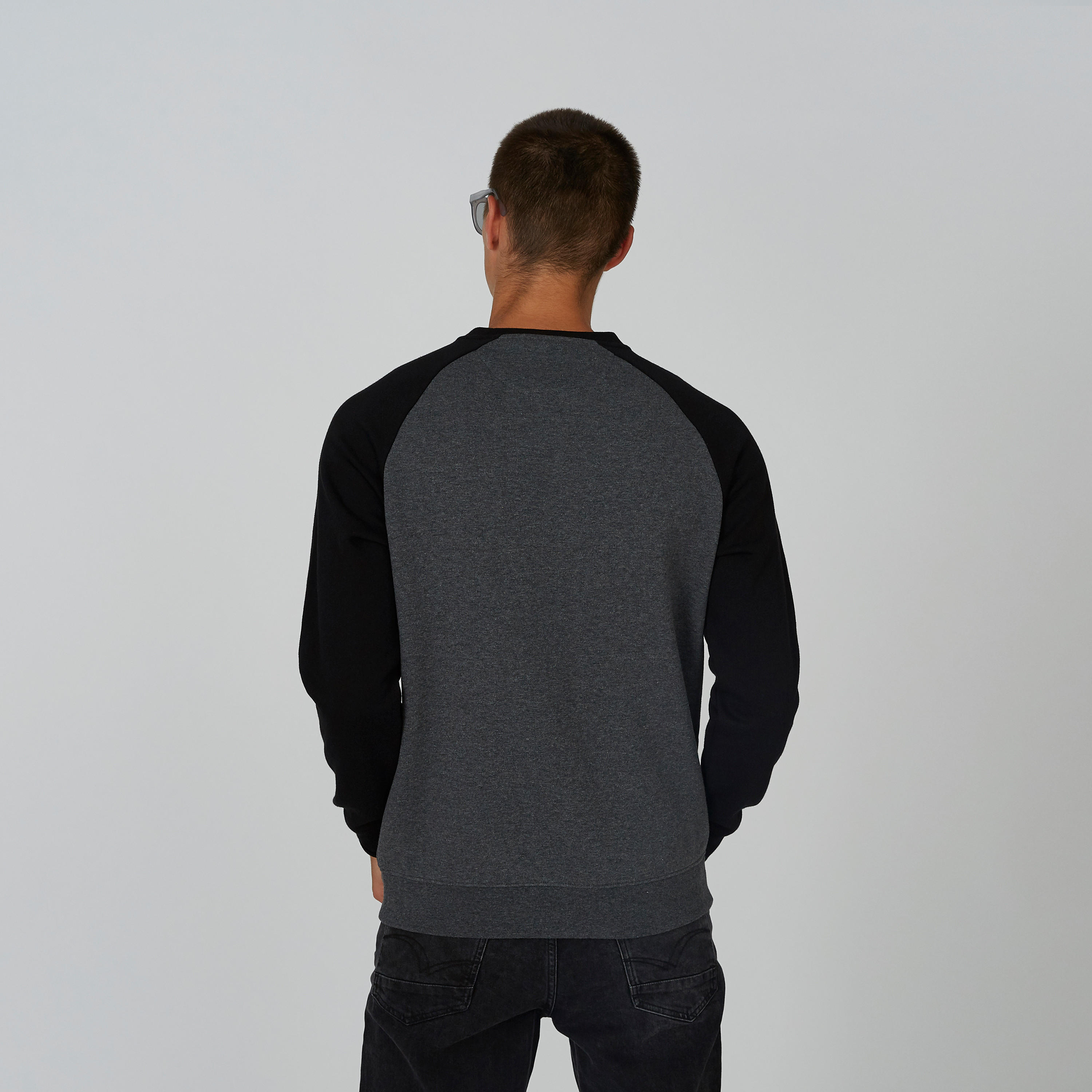 سويت شيرت مستدام سادة بياقة ضيّقة وأكمام طويلة -men-winterwear-hoodiesandsweatshirts-image-2