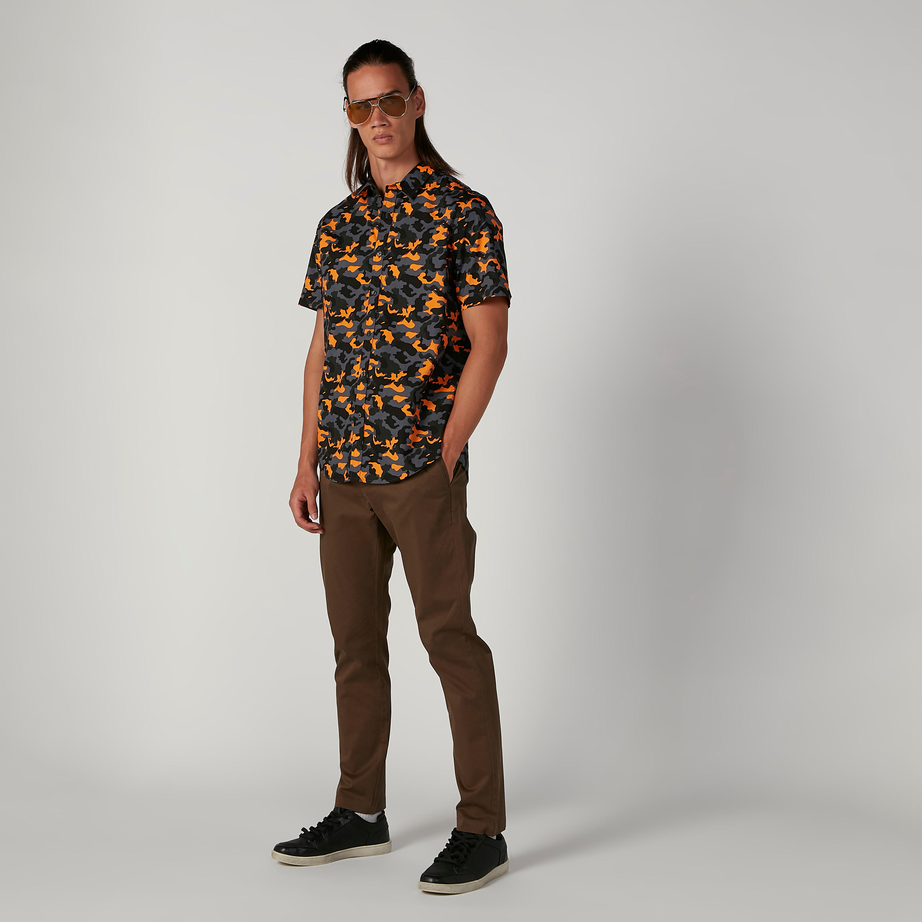 قميص بياقة عاديّة وأكمام قصيرة وطبعات-men-clothing-shirts-image-3