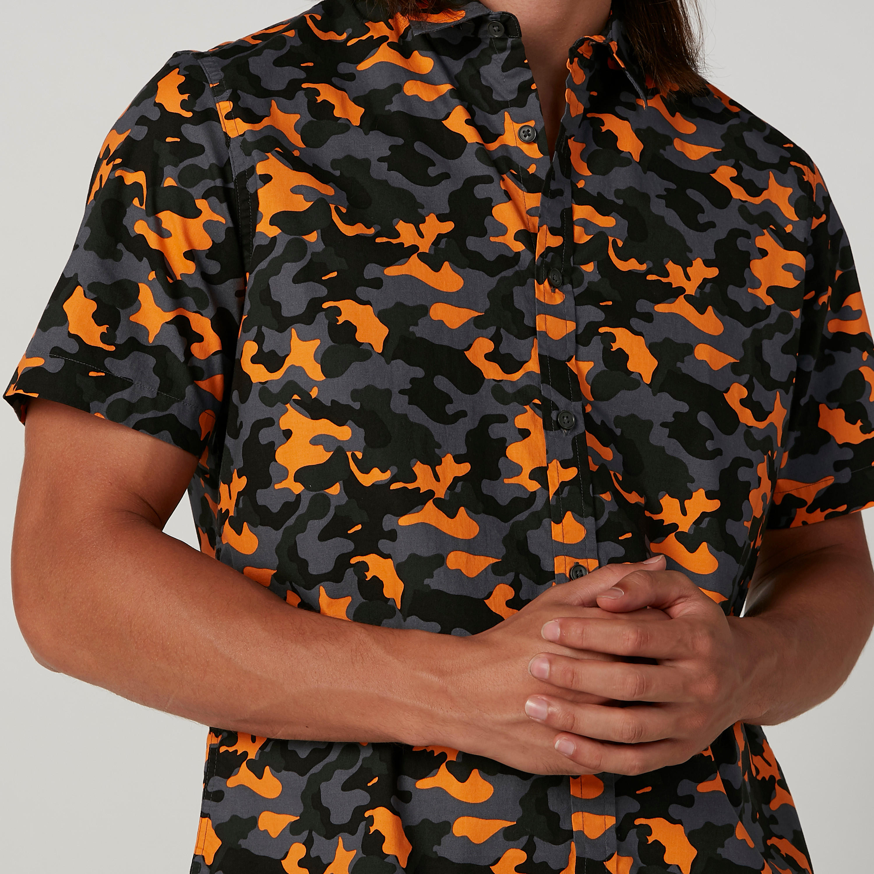 قميص بياقة عاديّة وأكمام قصيرة وطبعات-men-clothing-shirts-image-4