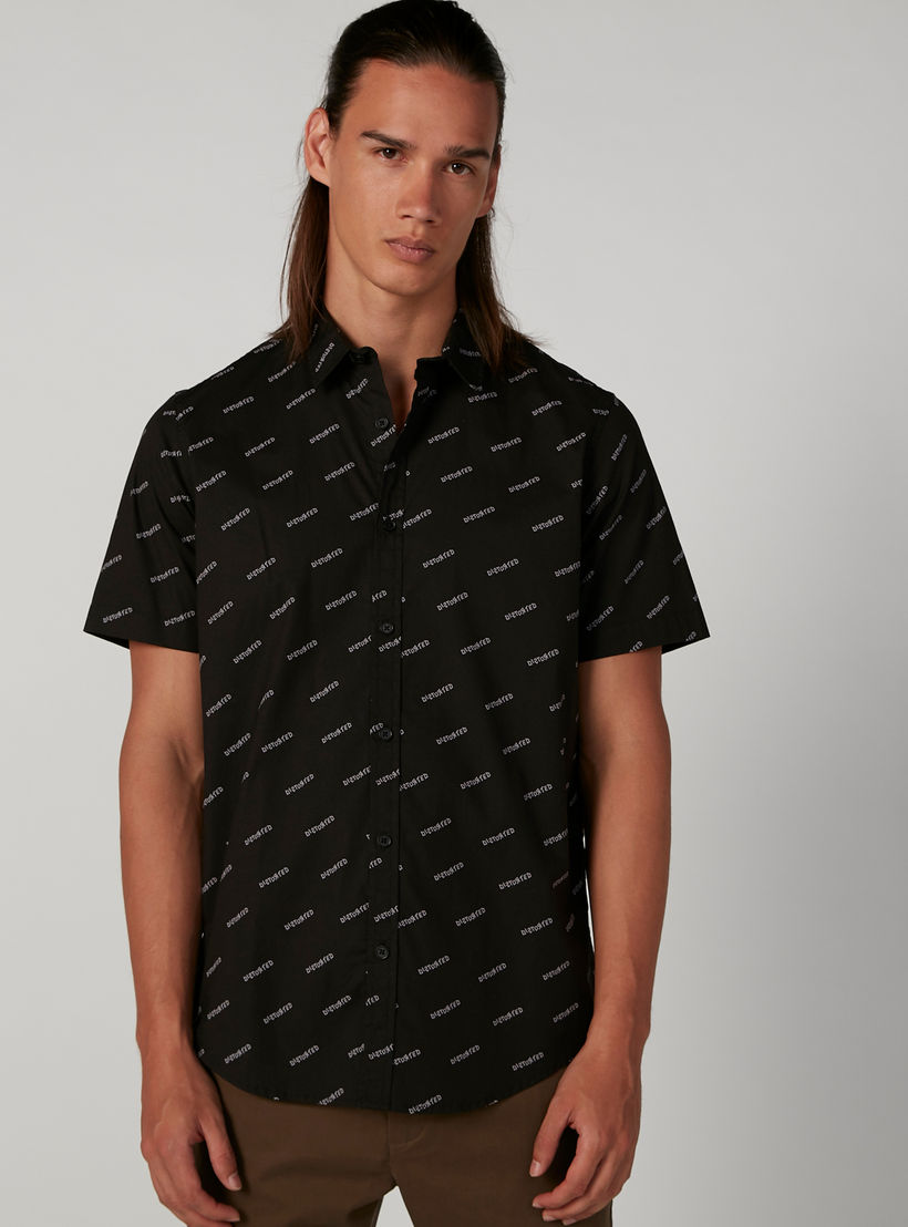 قميص بياقة عاديّة وأكمام قصيرة وطبعات-men-clothing-shirts-image-4
