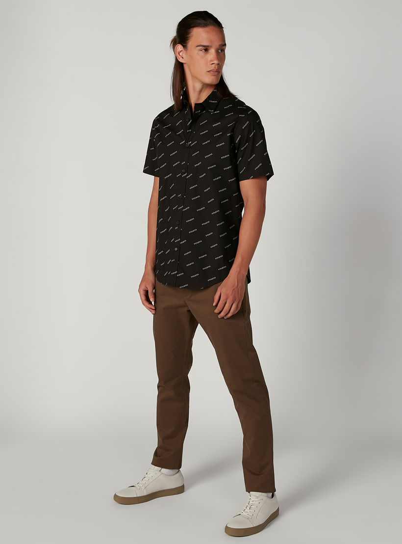 قميص بياقة عاديّة وأكمام قصيرة وطبعات-men-clothing-shirts-image-2