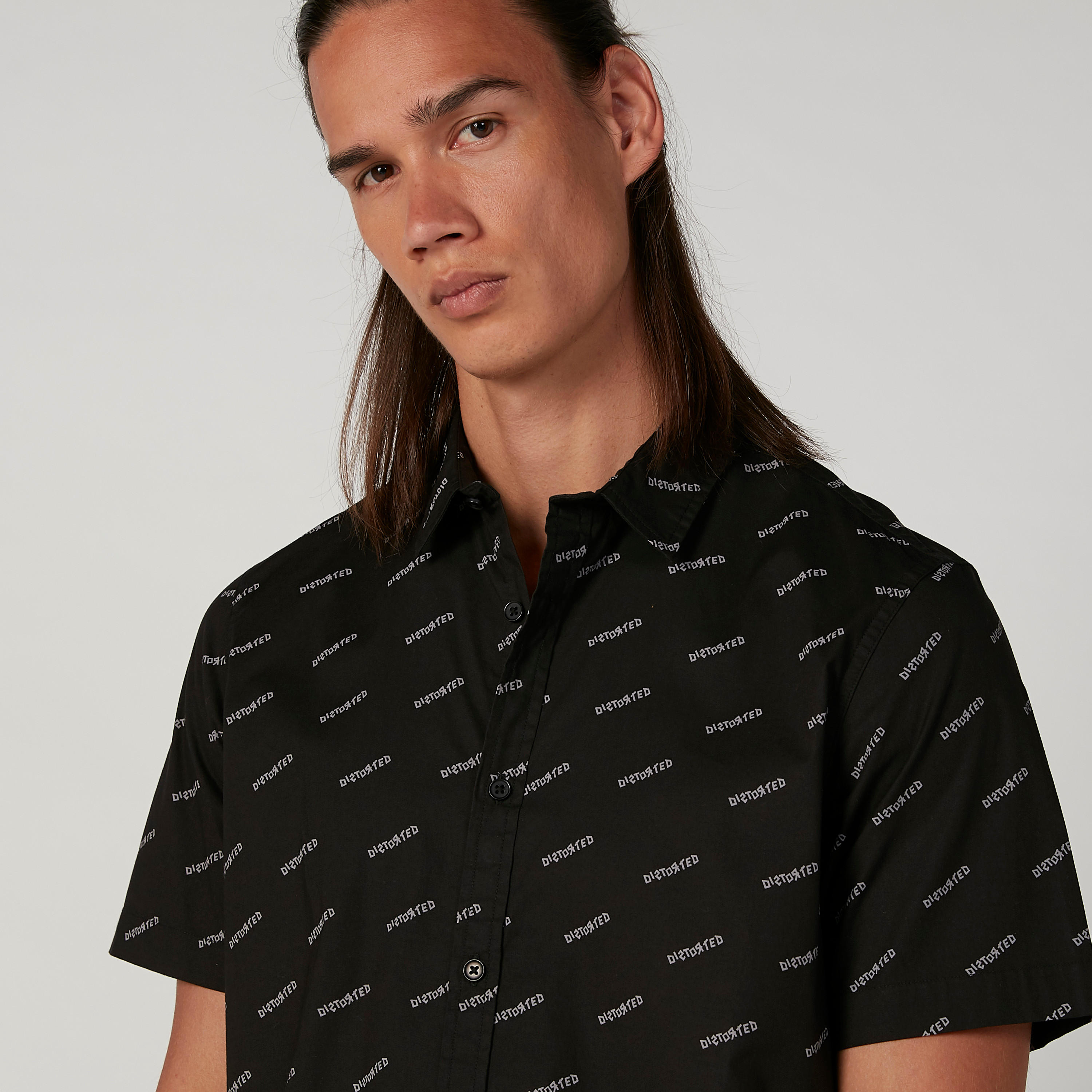 قميص بياقة عاديّة وأكمام قصيرة وطبعات-men-clothing-shirts-image-1