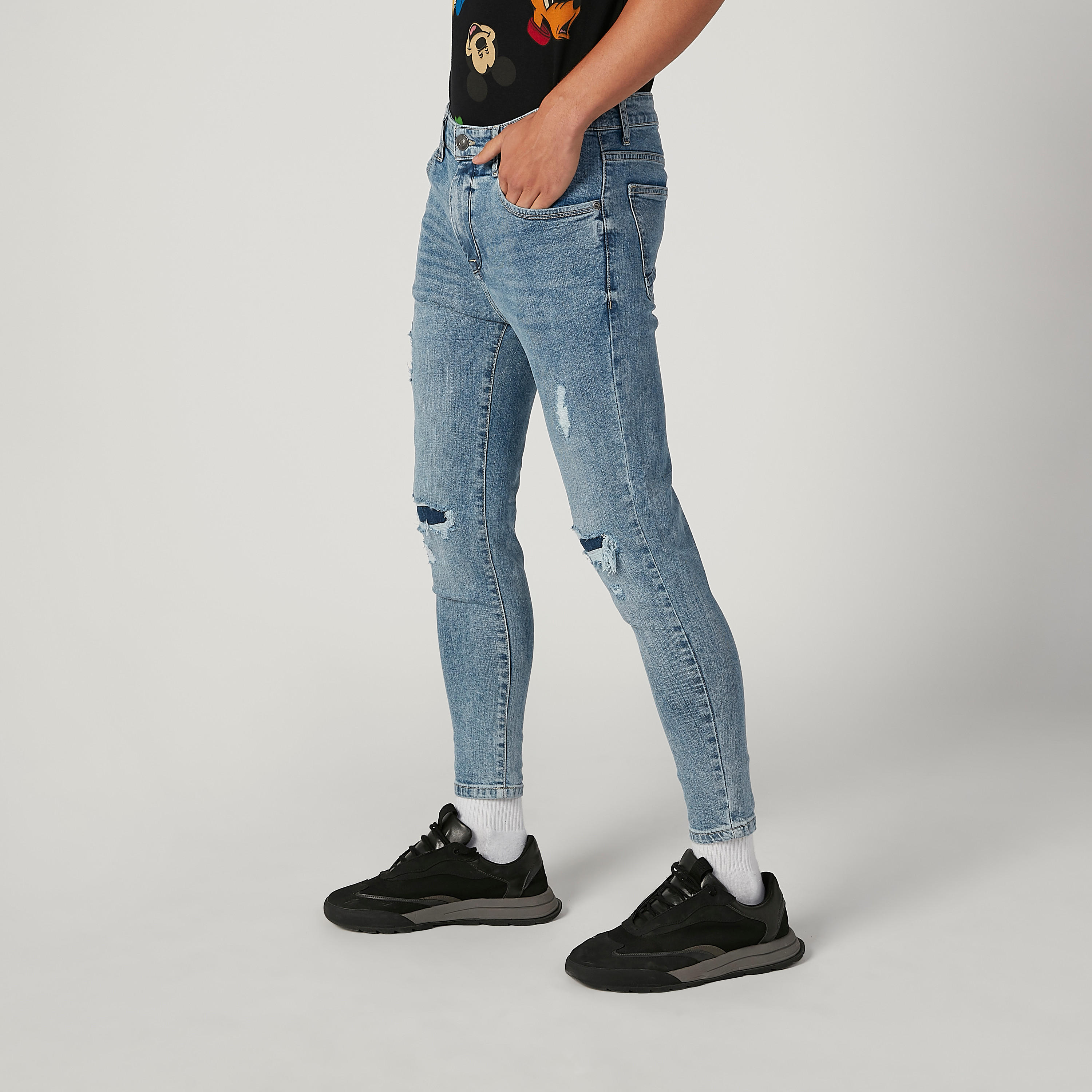 بنطال جينز طويل ممزّق بجيوب وحلقات للحزام-men-clothing-bottoms-jeans-image-5