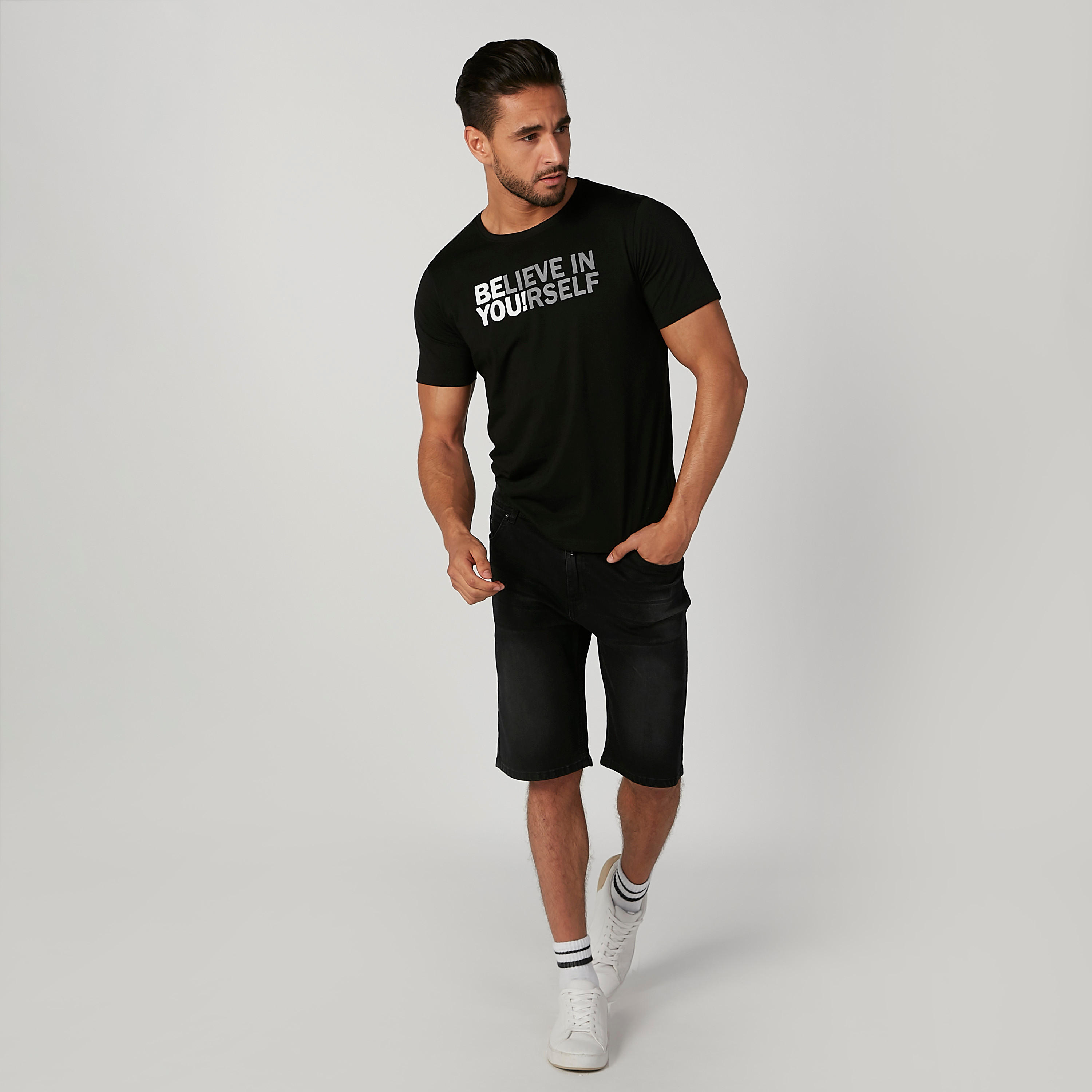 شورت جينز سكيني سادة بخصر متوسط الارتفاع وجيوب-men-clothing-bottoms-shorts-image-1